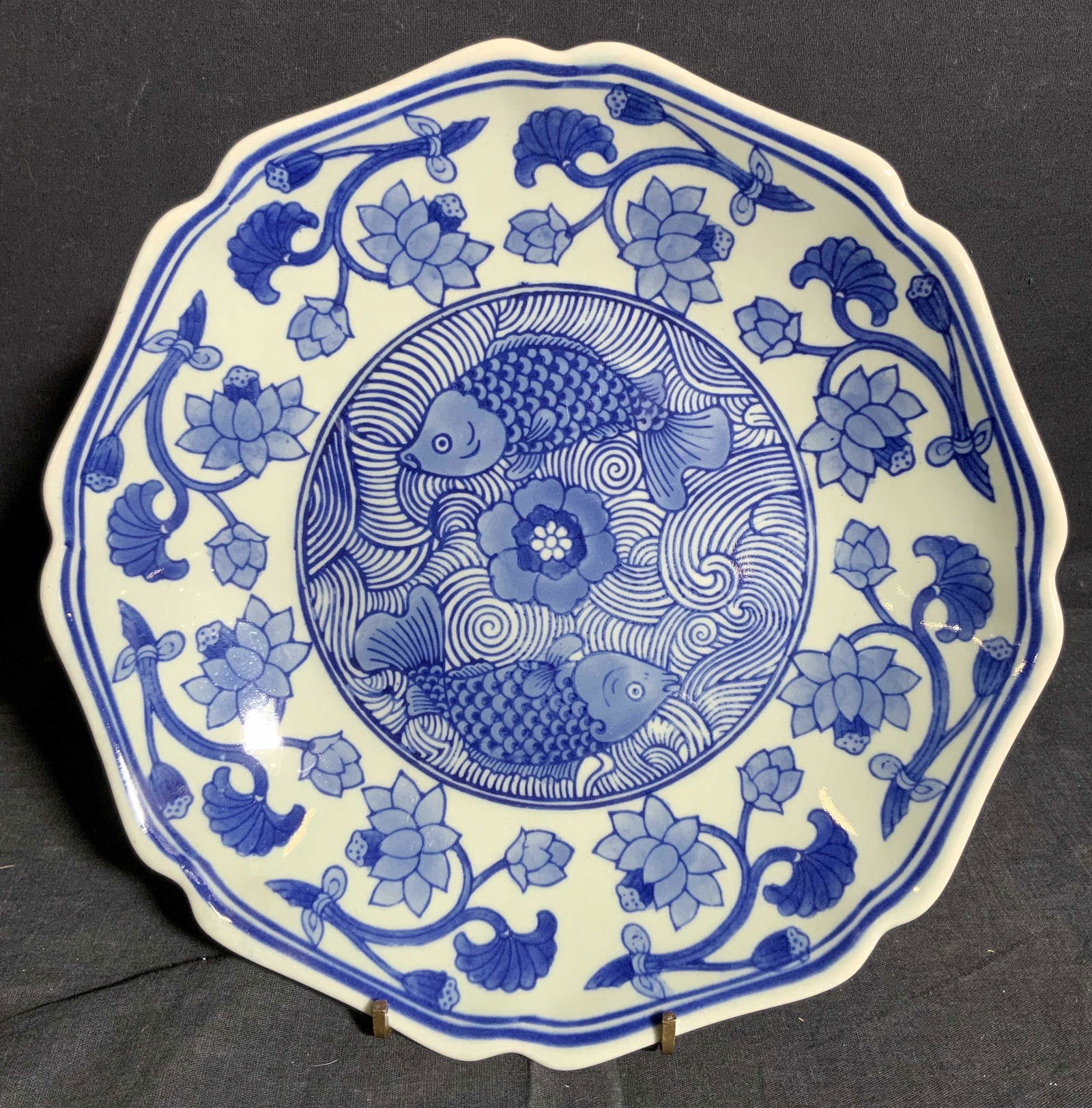 Antique Asian porcelain Fish Motif Dish (1 of 10)