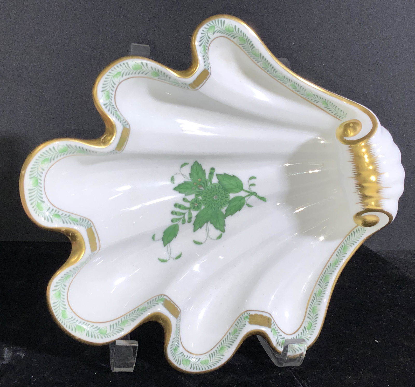 HEREND HUNGARY Signed Scallop Form Porcelain Dish (1 of 12)