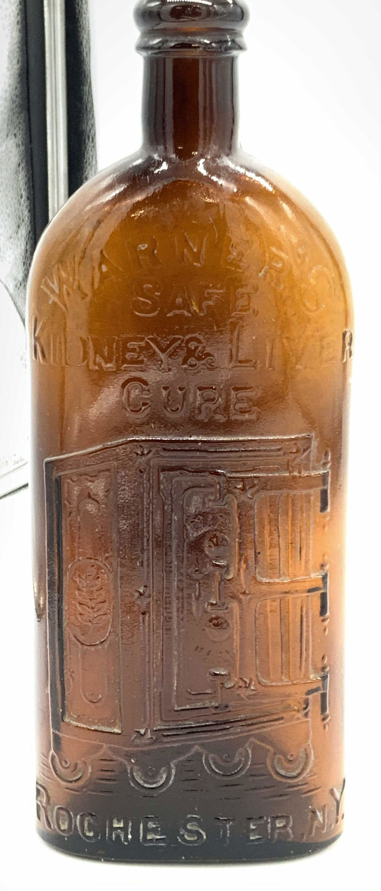 Vintage Warners Safe Kidney & Liver Cure Bottle (1 of 9)