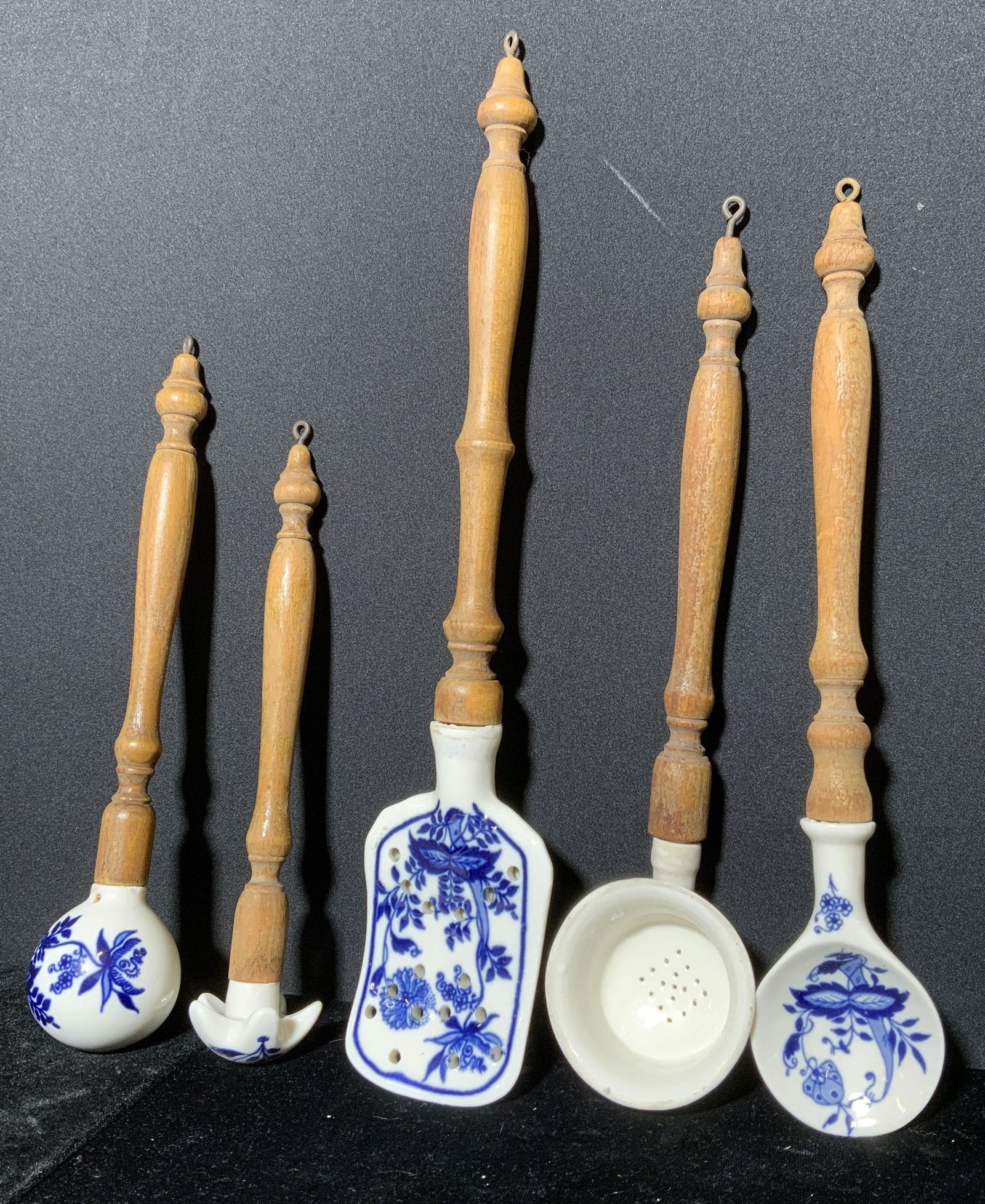 Group Lot 5 Ceramic & Wood Kitchen Accessories (1 of 5)