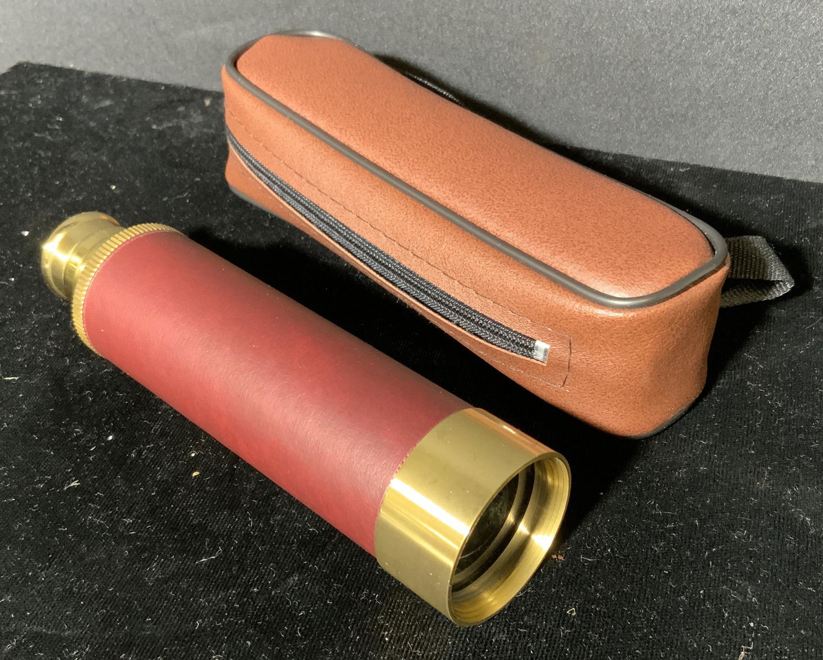 Adjustable Telescope w Carrying Case: Adjustable telescope with carrying case. Includes original box, directions, and a cleaning cloth. Largest piece measures approx 13 inches long. Wear is consistent with use. Home decor, decorative, dec