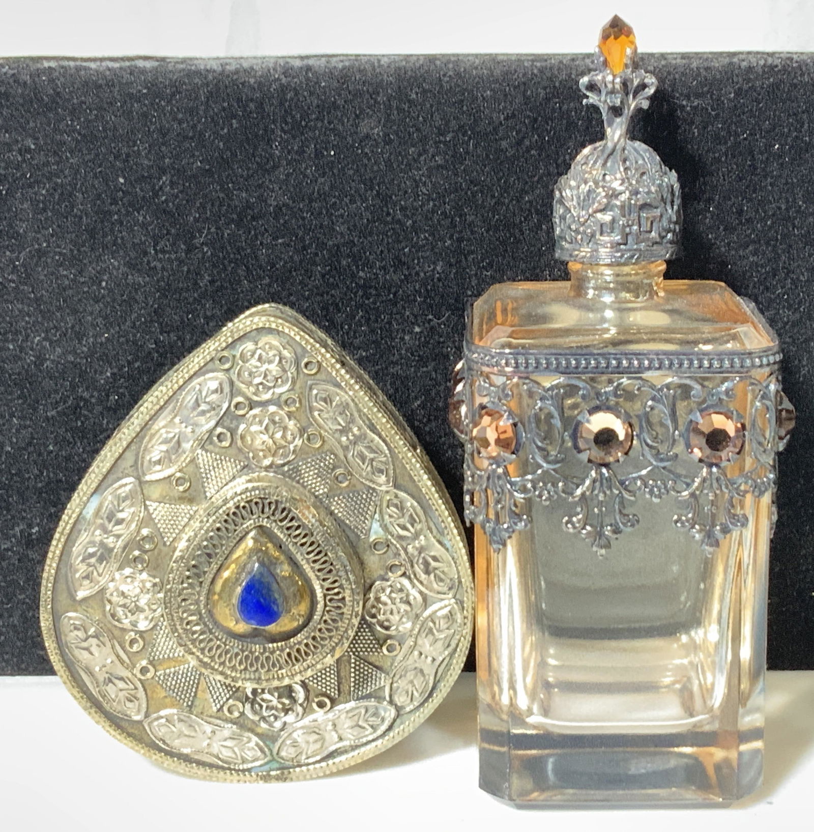 Lot 2 Vanity Accessories, Glass Perfume Bottle (1 of 6)