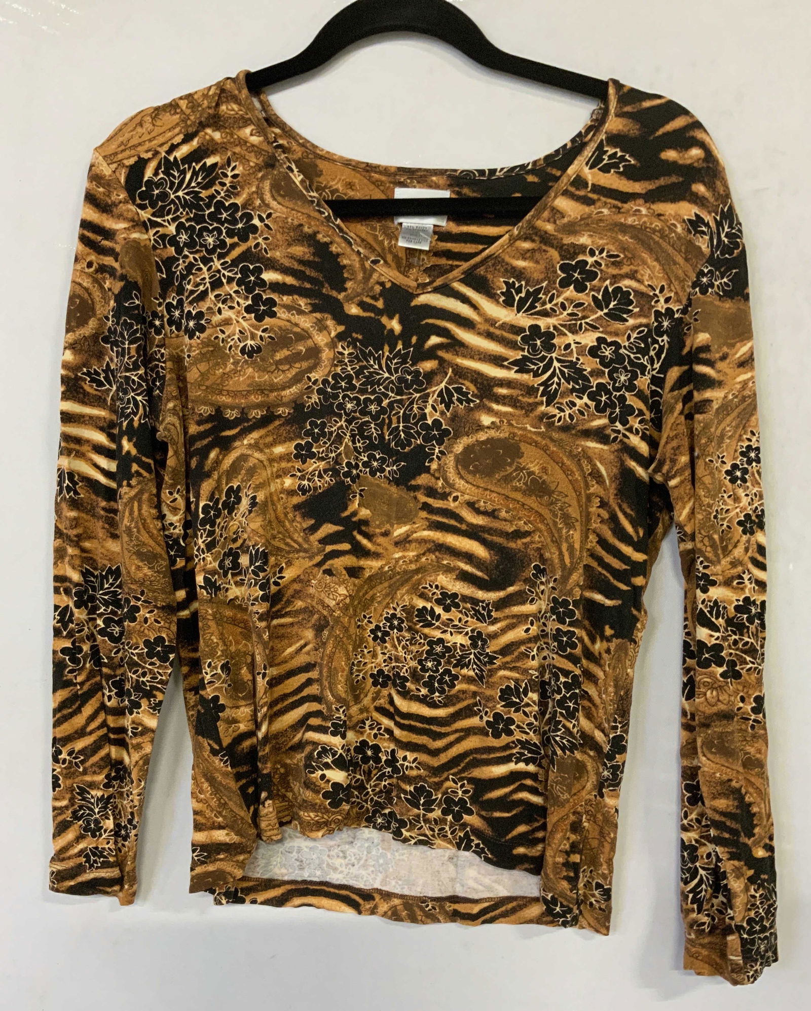 CHICOS Ladies Medium Patterned Vneck Long Sleeve (1 of 6)