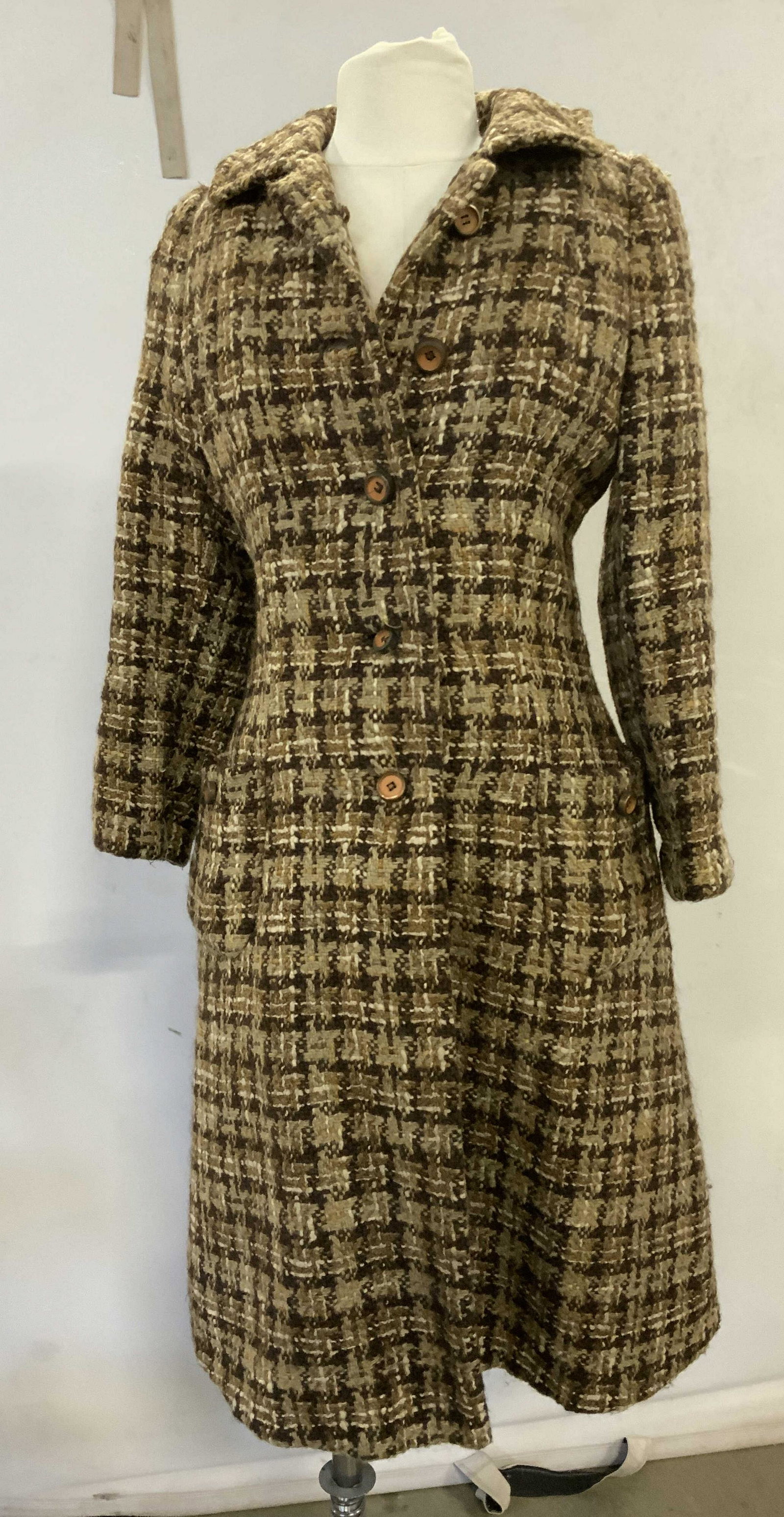 1960s Style Womans SUPREME Wool 3/4 Peacoat: 1960s Style Womans SUPREME Knitted 3/4 Peacoat, tag reads SUPREME, earth toned colored tones, likely wood, and red interior lining likely polyester, waist measures 34 inches, length of 39 inches, slee
