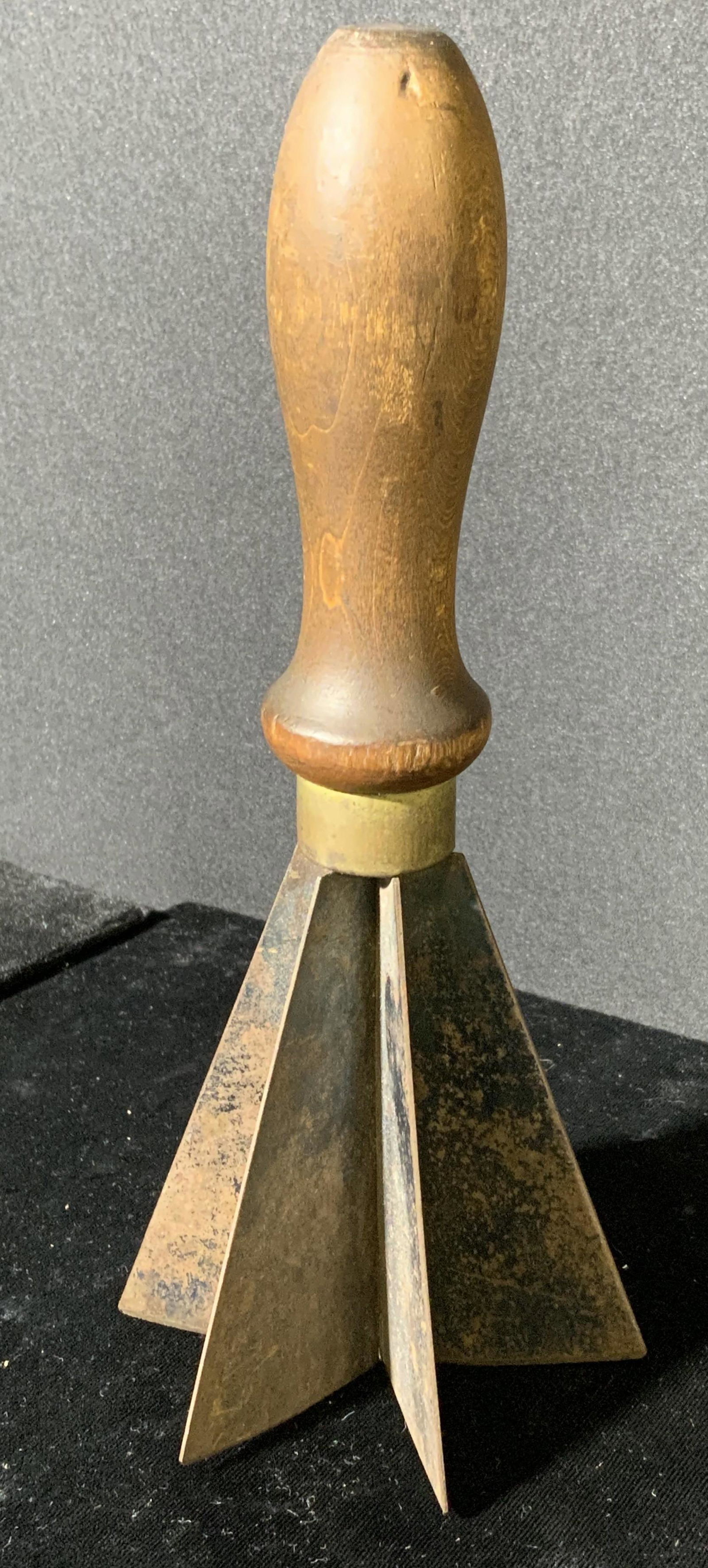 Antique Cast Iron Food Chopper (1 of 5)