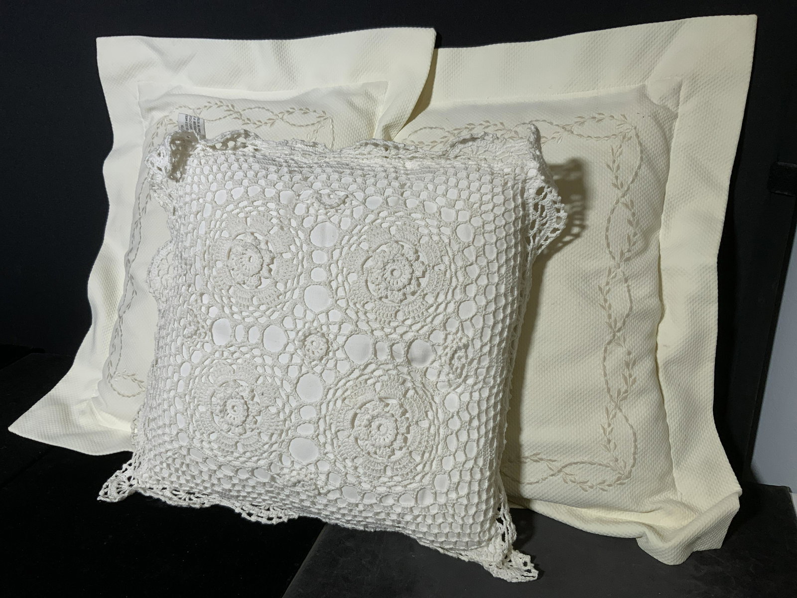 Group Lot 3 Throw Pillows (1 of 5)