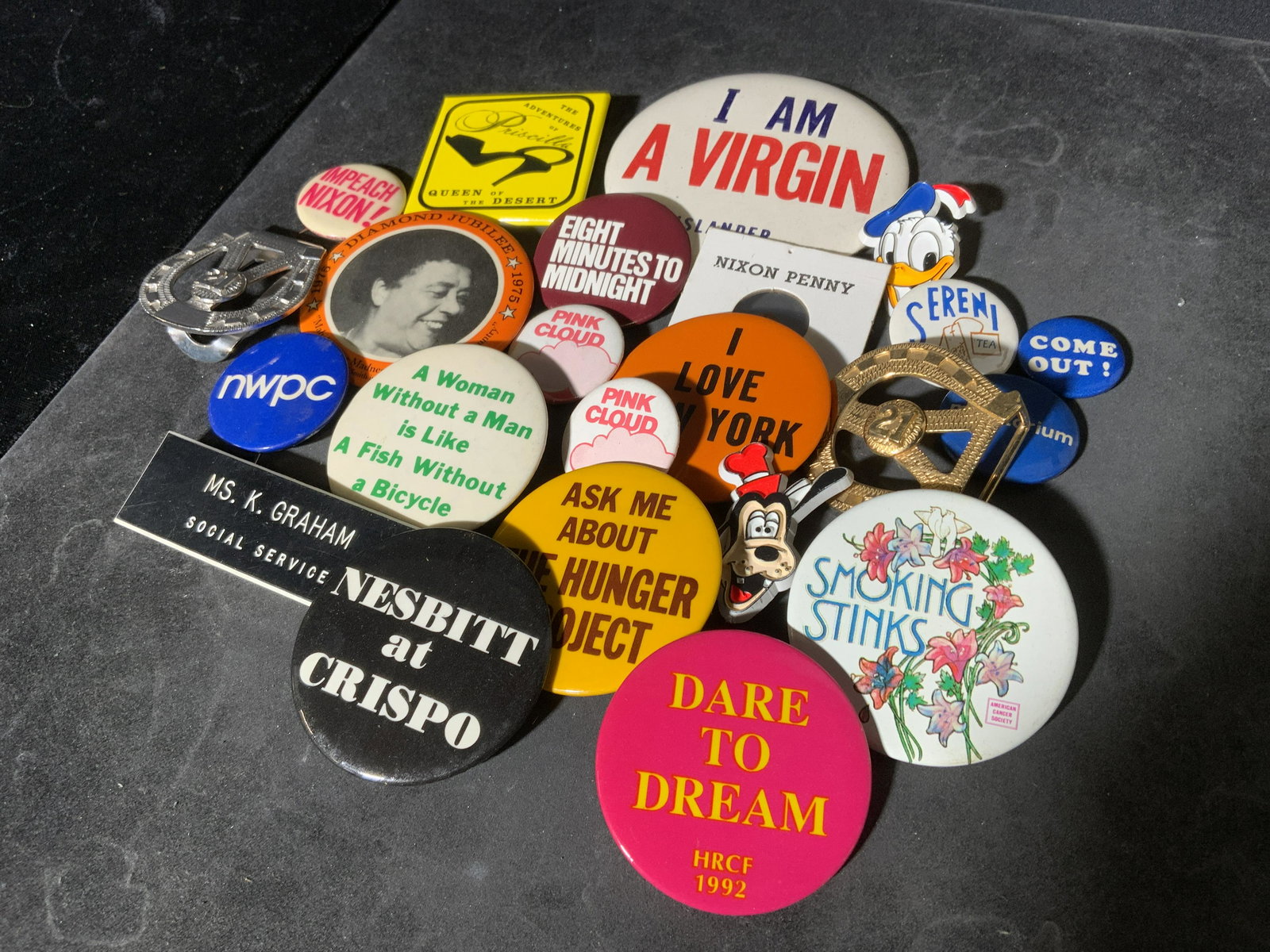 Group Lot Assorted Vintage Buttons (1 of 5)