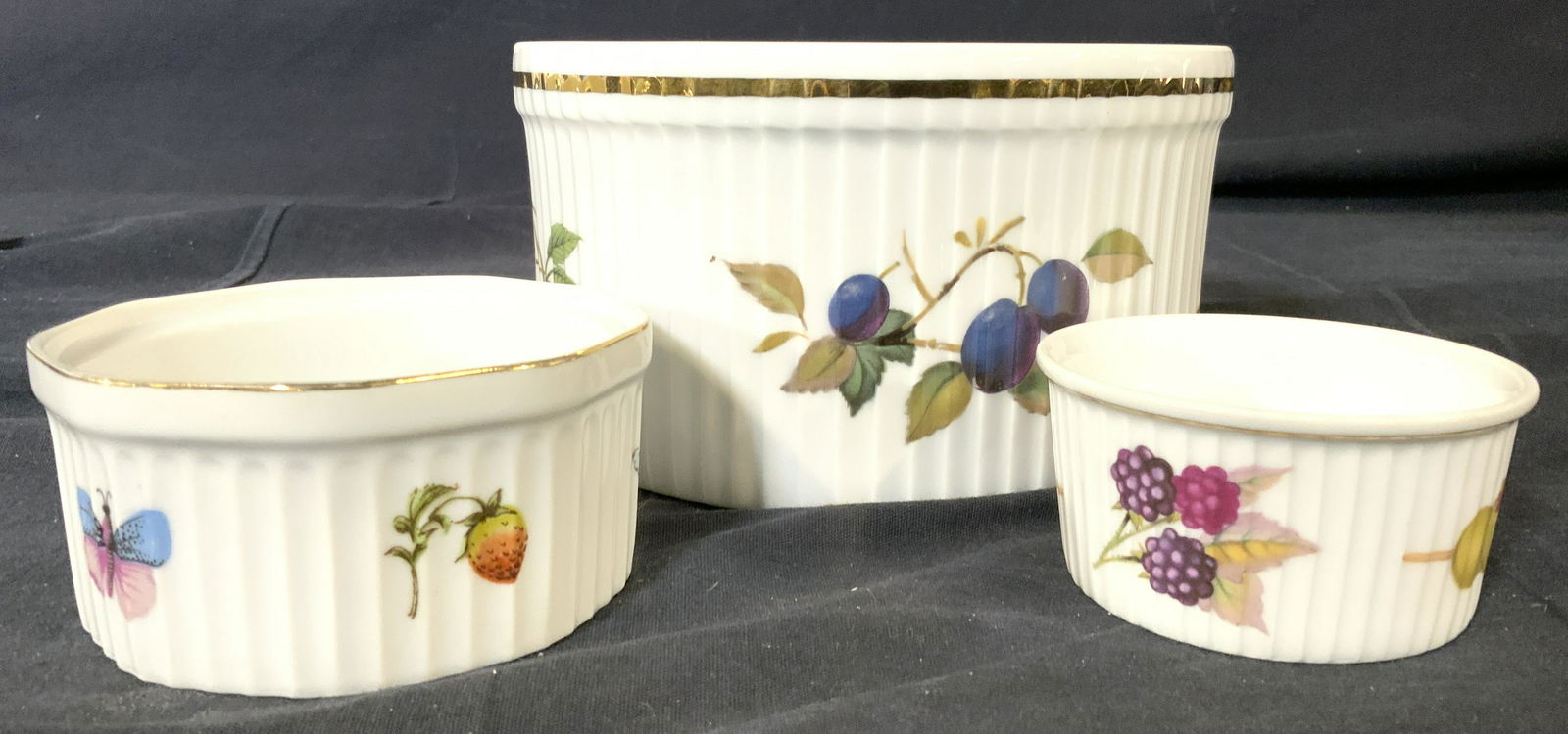 Lot 3 ROYAL WORCESTER Porcelain Ramekins (1 of 7)