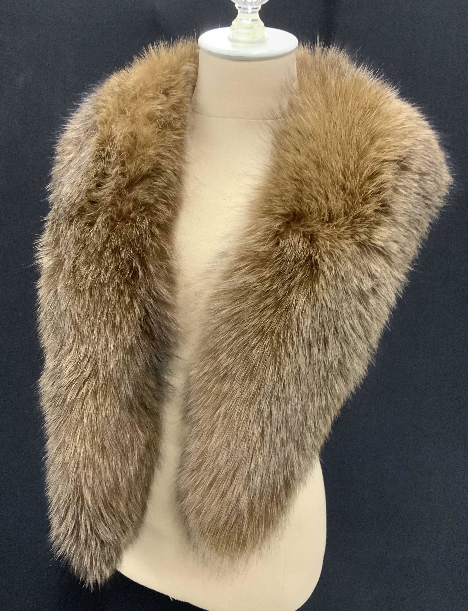 Ladies Fox Fur Stole (1 of 5)