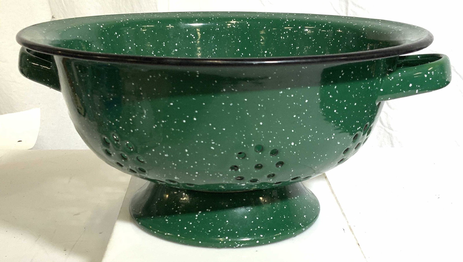 Footed Enamel Kitchen Strainer with Handles (1 of 5)