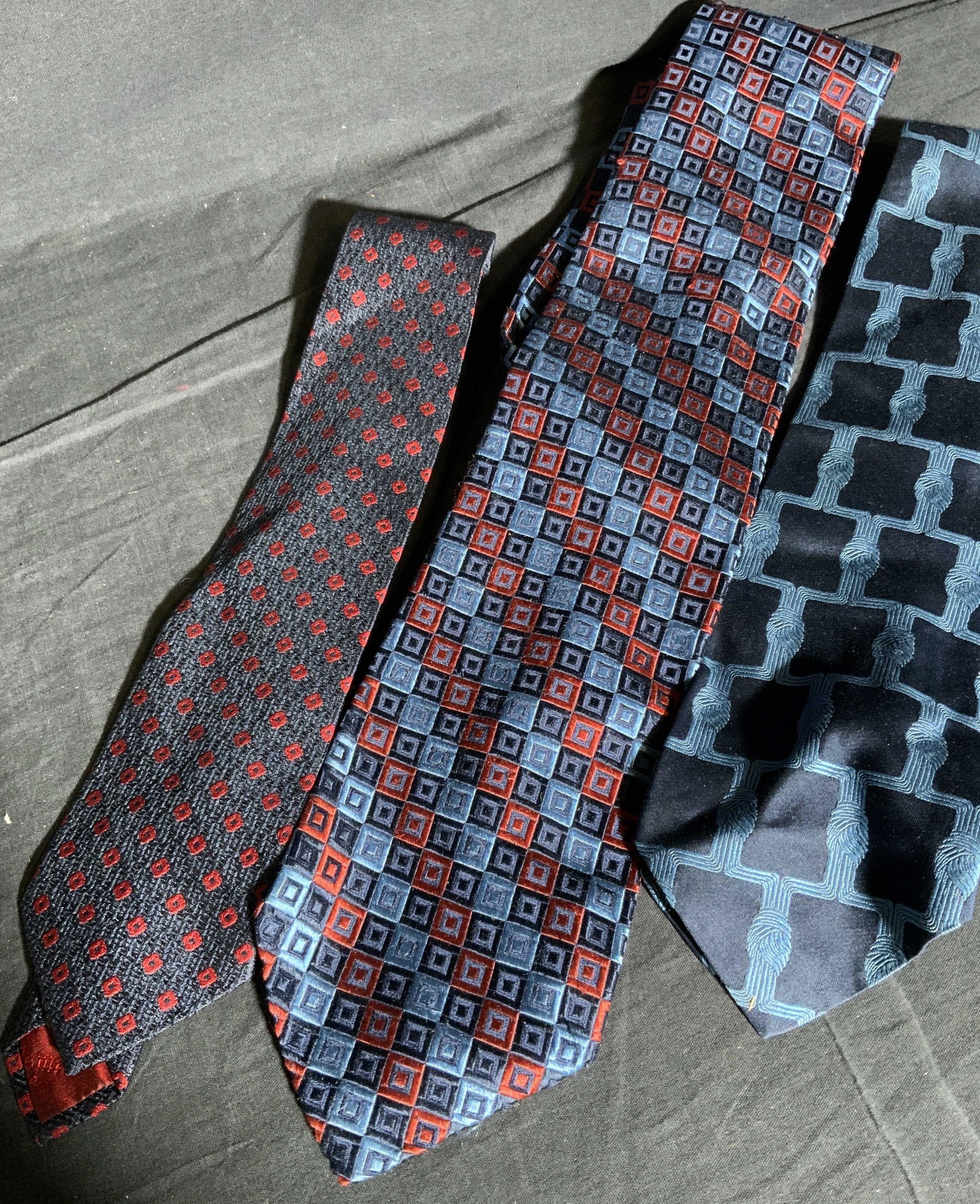 Lot 3 Assorted Patterned Silk Neck Ties (1 of 9)