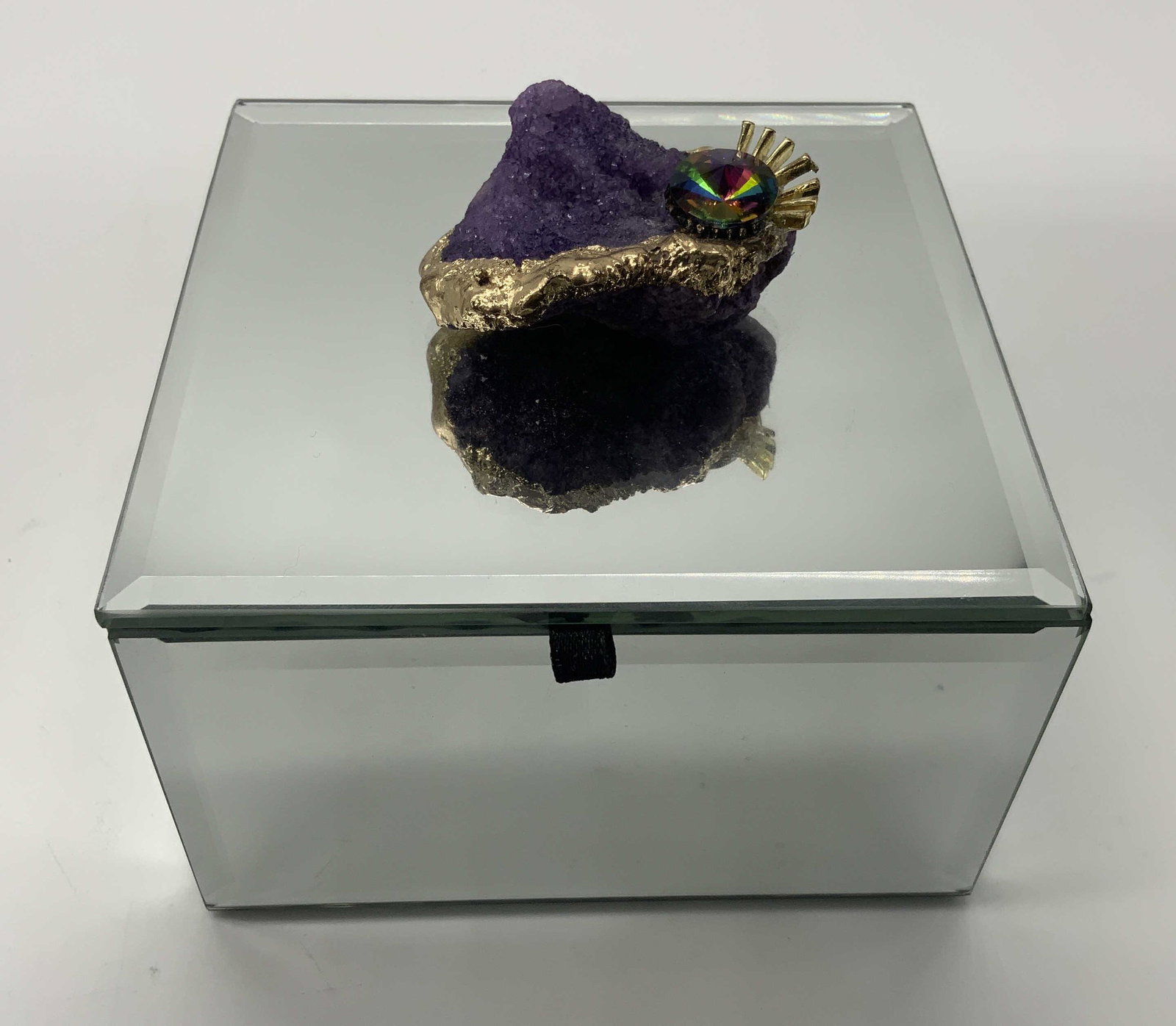Mirrored Jewelry Box with Gem Handle (1 of 9)