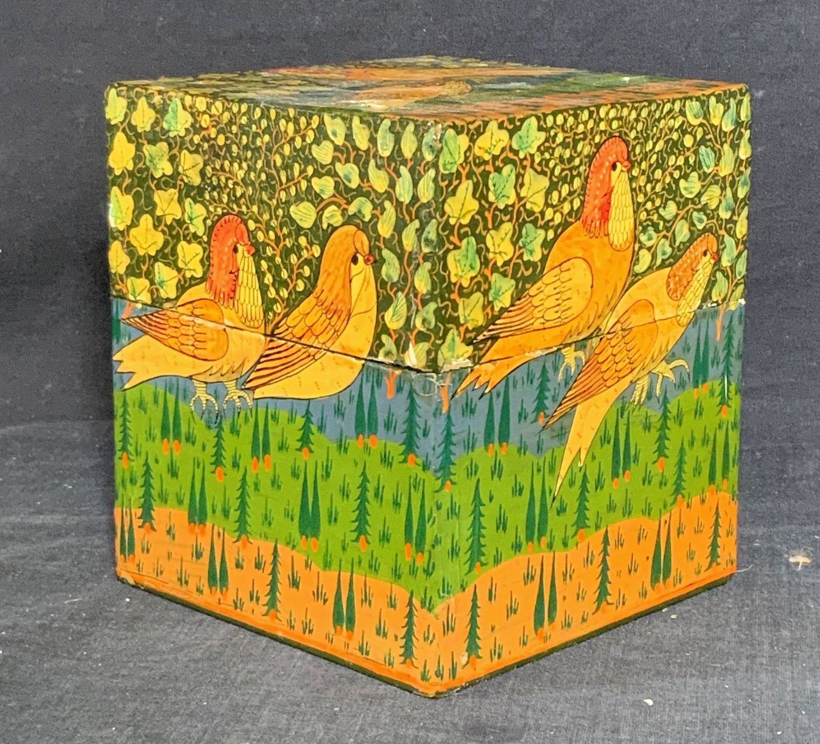 Bird Motif Lacquered Wood Dresser Box (1 of 6)