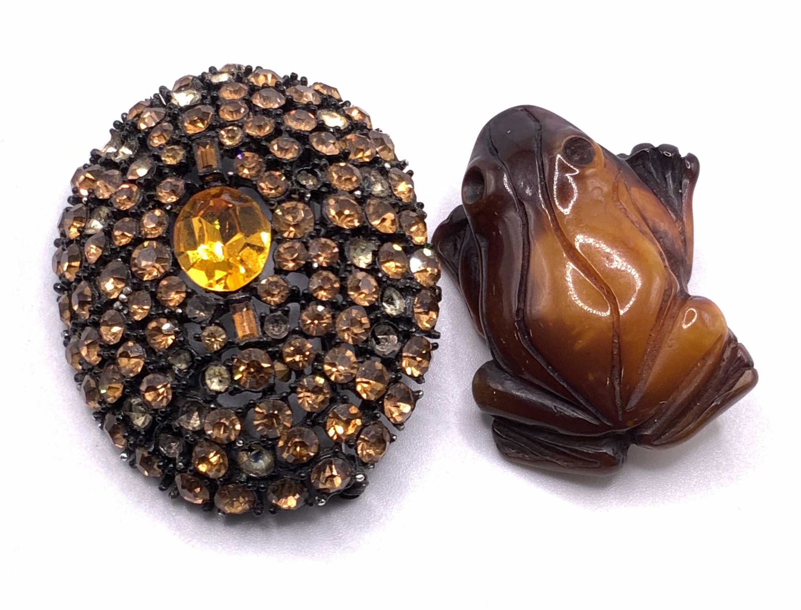 Lot 2 Vintage Brooches, Frog Form & Crystal Oval (1 of 7)
