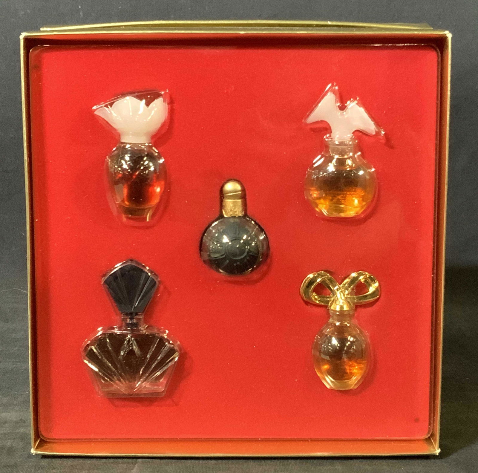 PETITE PARFUMERIE 5 Small Perfumes (1 of 10)