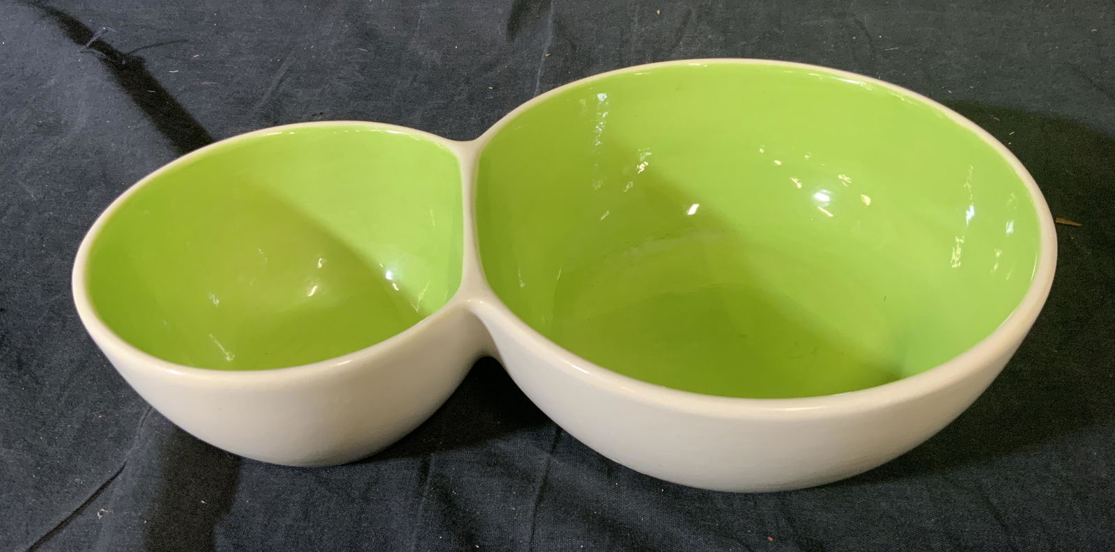 WOODARD & CHARLES Green & White Ceramic Bowl: WOODARD & CHARLES Green & White Ceramic Chip and Dip Bowl, inscriptions to base read Woodard & Charles, measures 2 7/8 inches tall x 11 3/4 inches at widest point, surface wear to piece, Woodward and