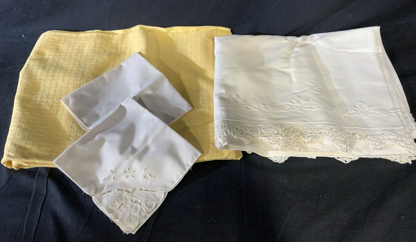 Group Lot 4 Tabletop Linen Accessories (1 of 6)