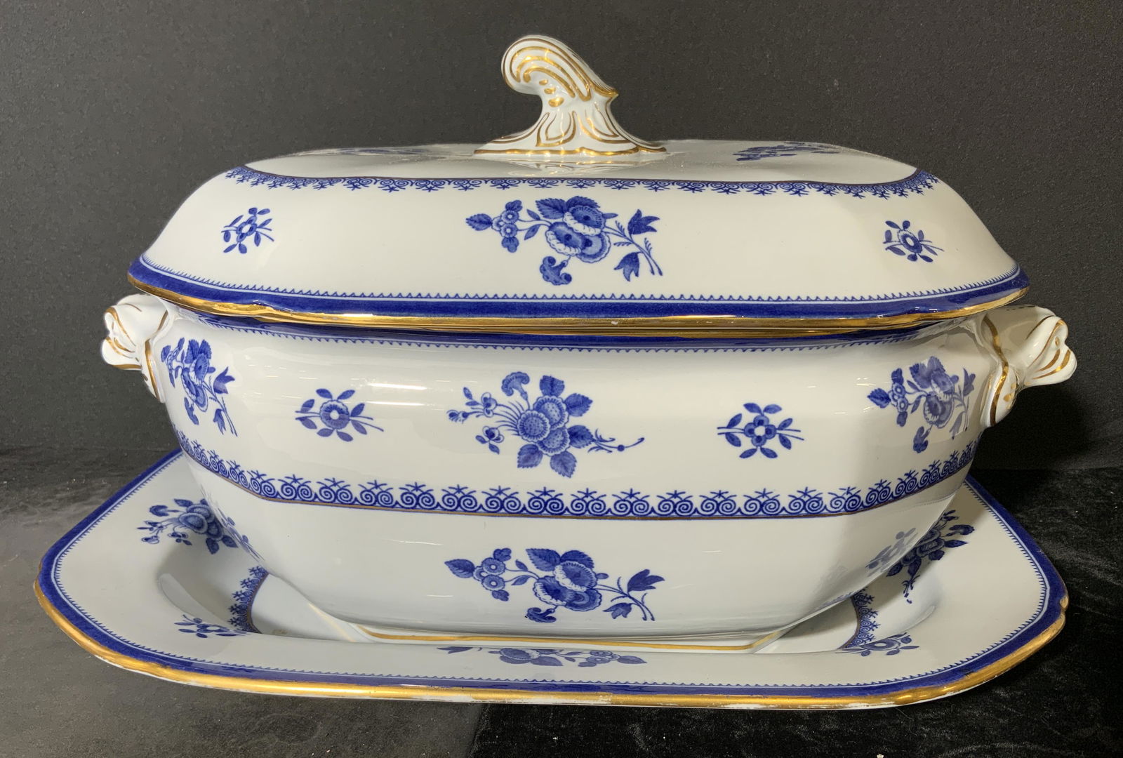 TIFFANY & CO Lidded Tureen w Tray (1 of 10)