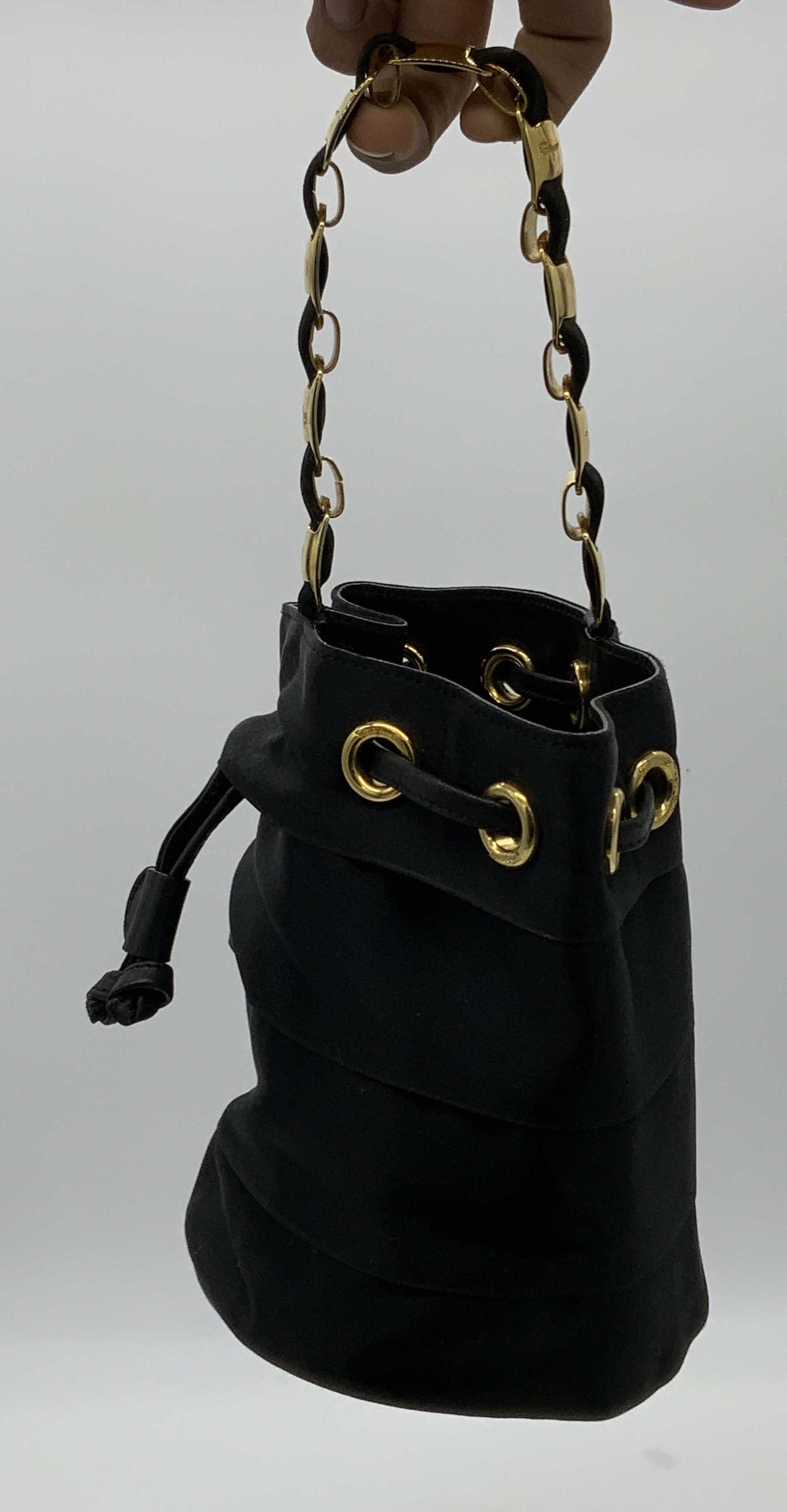 VNTG SALVATORE FERRAGAMO bucket bag (1 of 13)