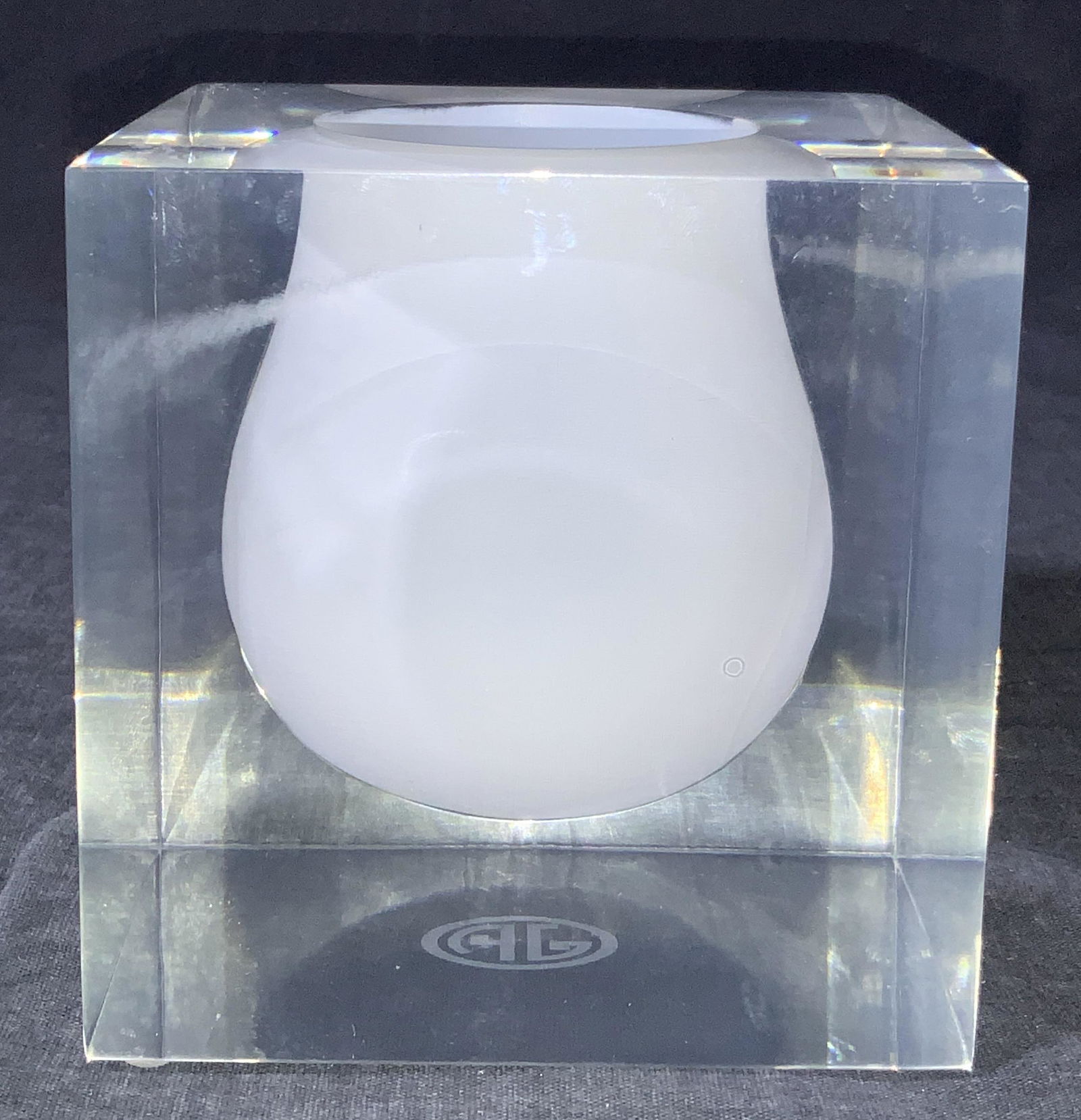 JONATHAN ADLER White Ceramic Vase (1 of 7)