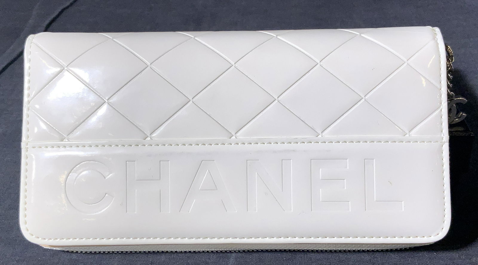 CHANEL White Leather Zipped BiFold Wallet. Org Box (1 of 10)