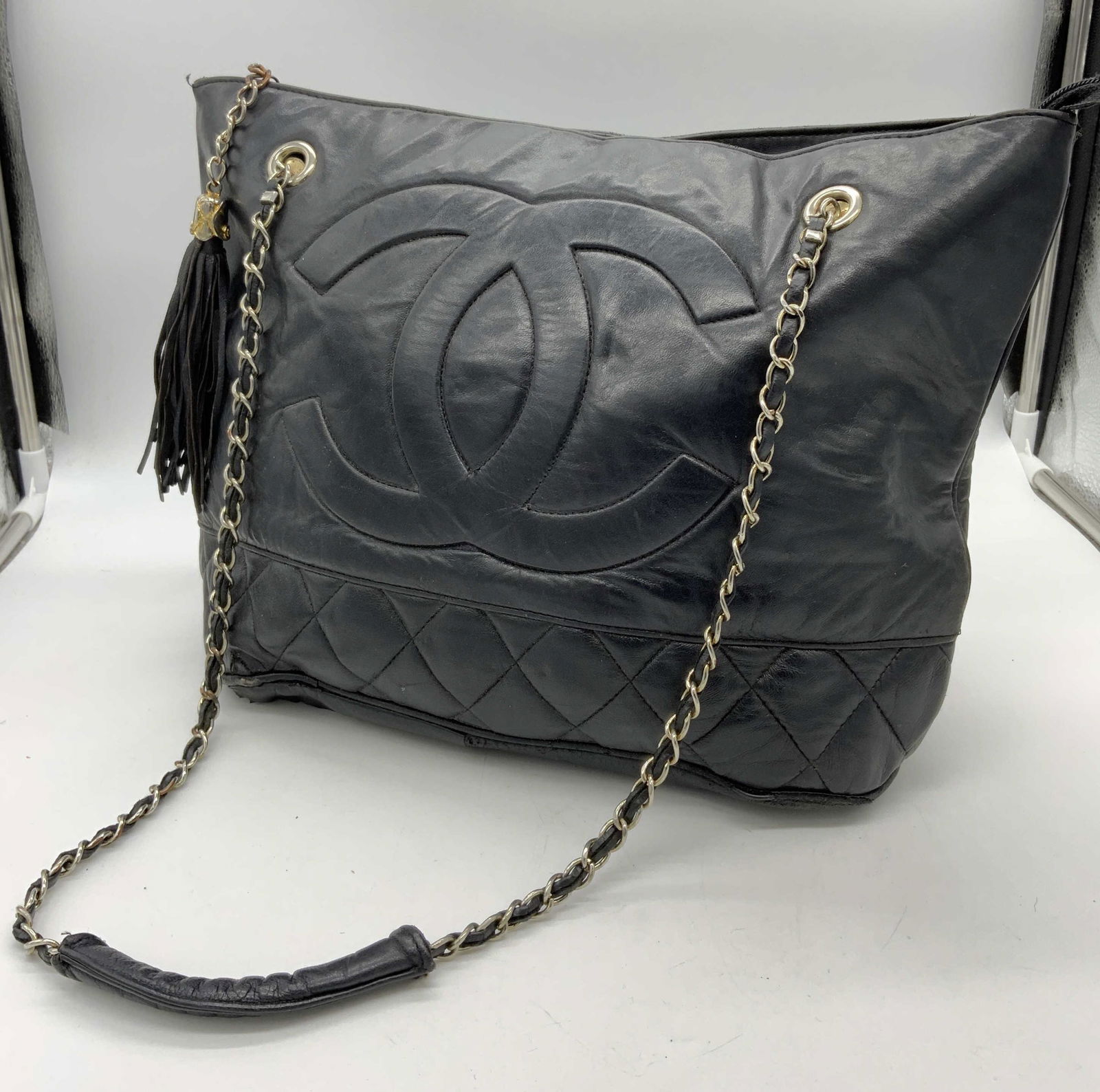 Vintage CHANEL Black & Red Lined Shoulder Bag (1 of 20)