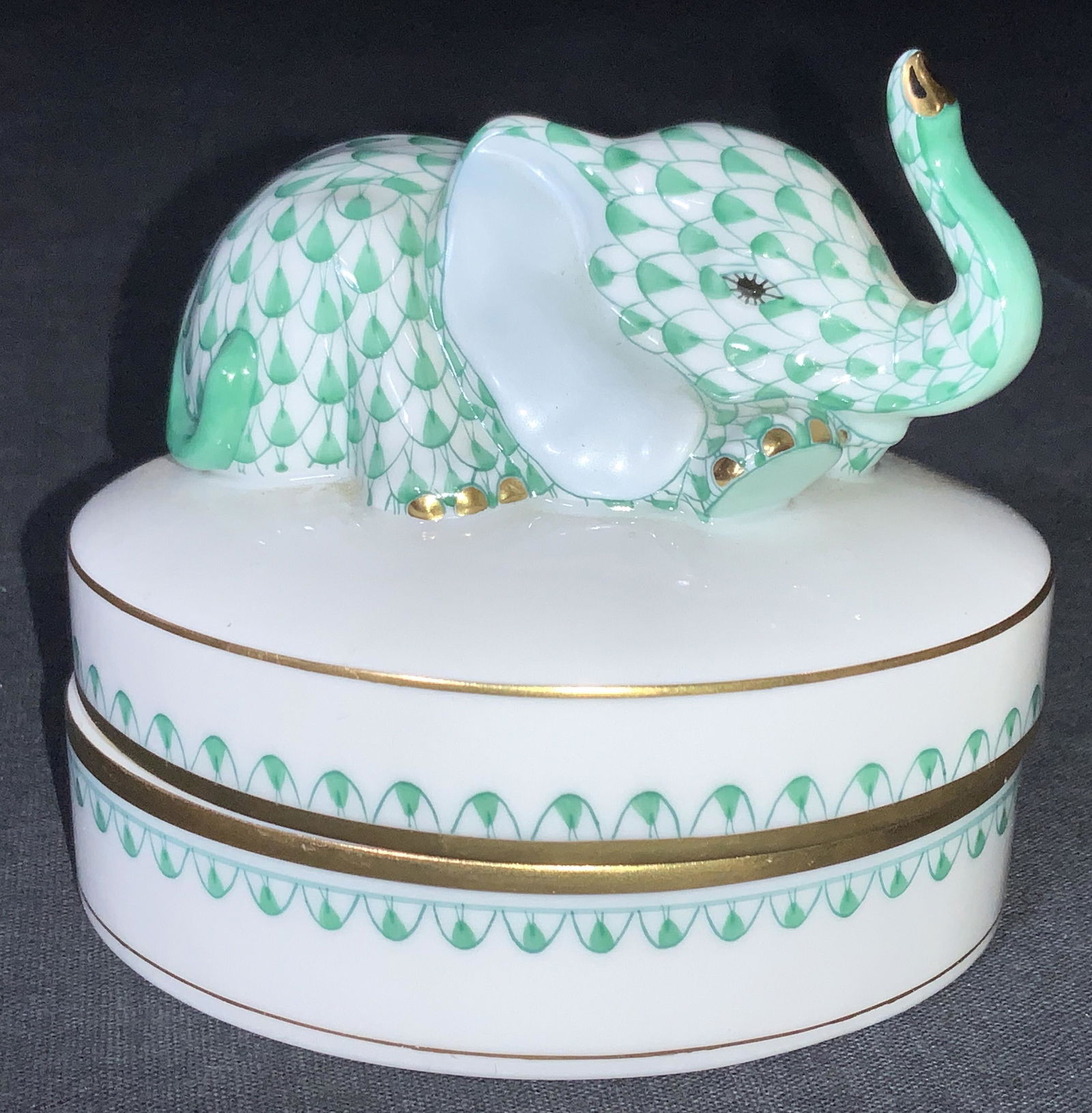 HEREND HUNGARY Porcelain Elephant Trinket Box (1 of 11)