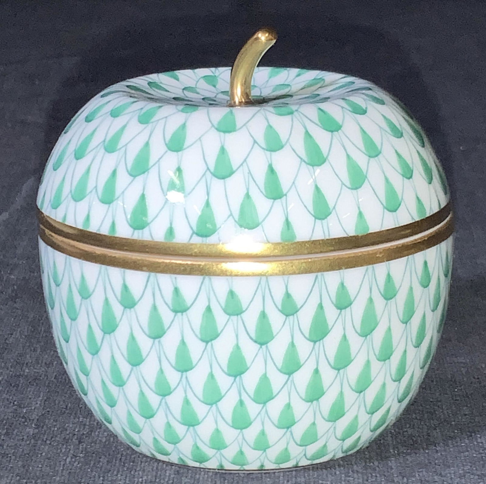 Vintage Herend Hungary Porcelain Apple Box (1 of 10)