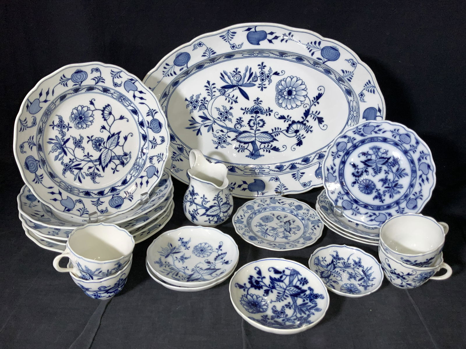 21 PCs MEISSEN Porcelainware Set (1 of 11)