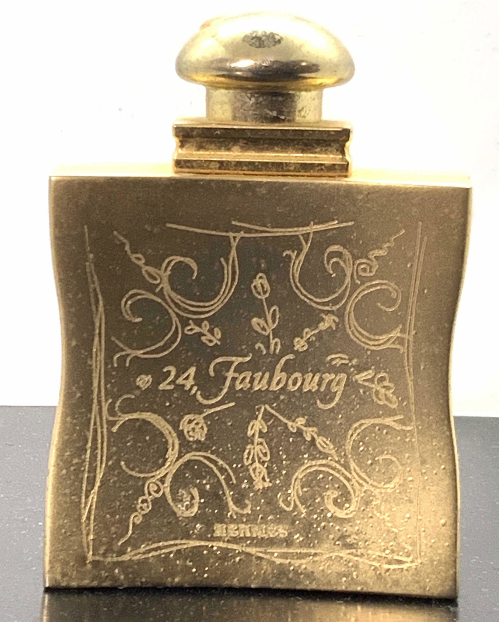 HERMES 24 Faubourg Perfume Bottle (1 of 10)