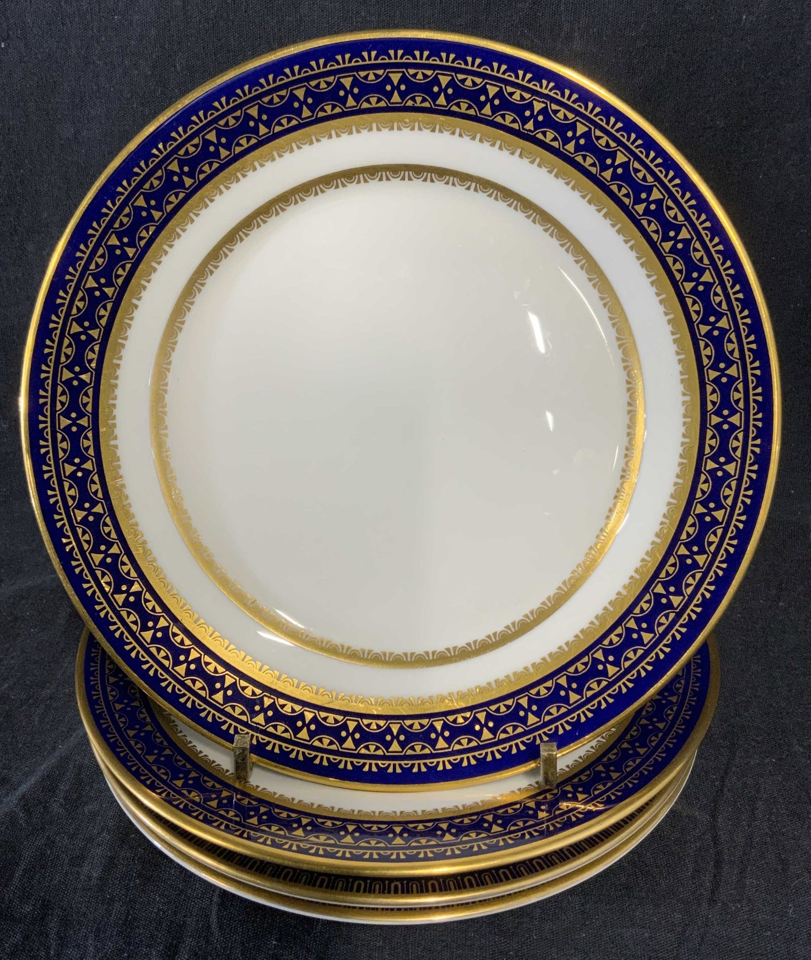 Lot 4 Blue & Gilt Ceramic Plates: Lot 4 ceramic plates, two pairs Lips are royal blue with gilt detail. Underside of one pair reads as GORHAM FINE CHINA USA, the other OXFORD BONE CHINA CORTINA OXFORD BONE CHINA MADE IN USA. Measures