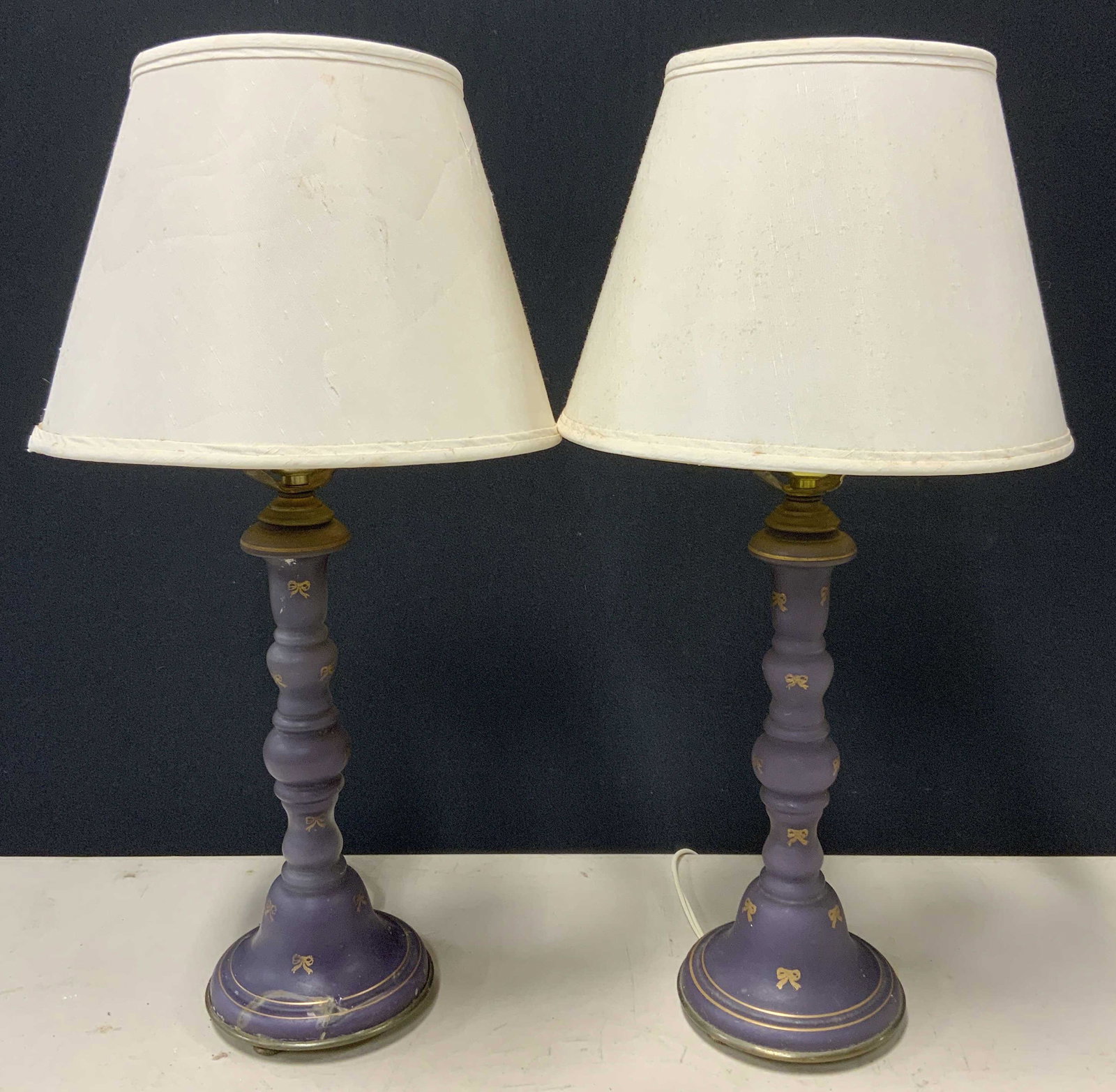 Pair Vintage Glass Tabletop Lamps (1 of 6)