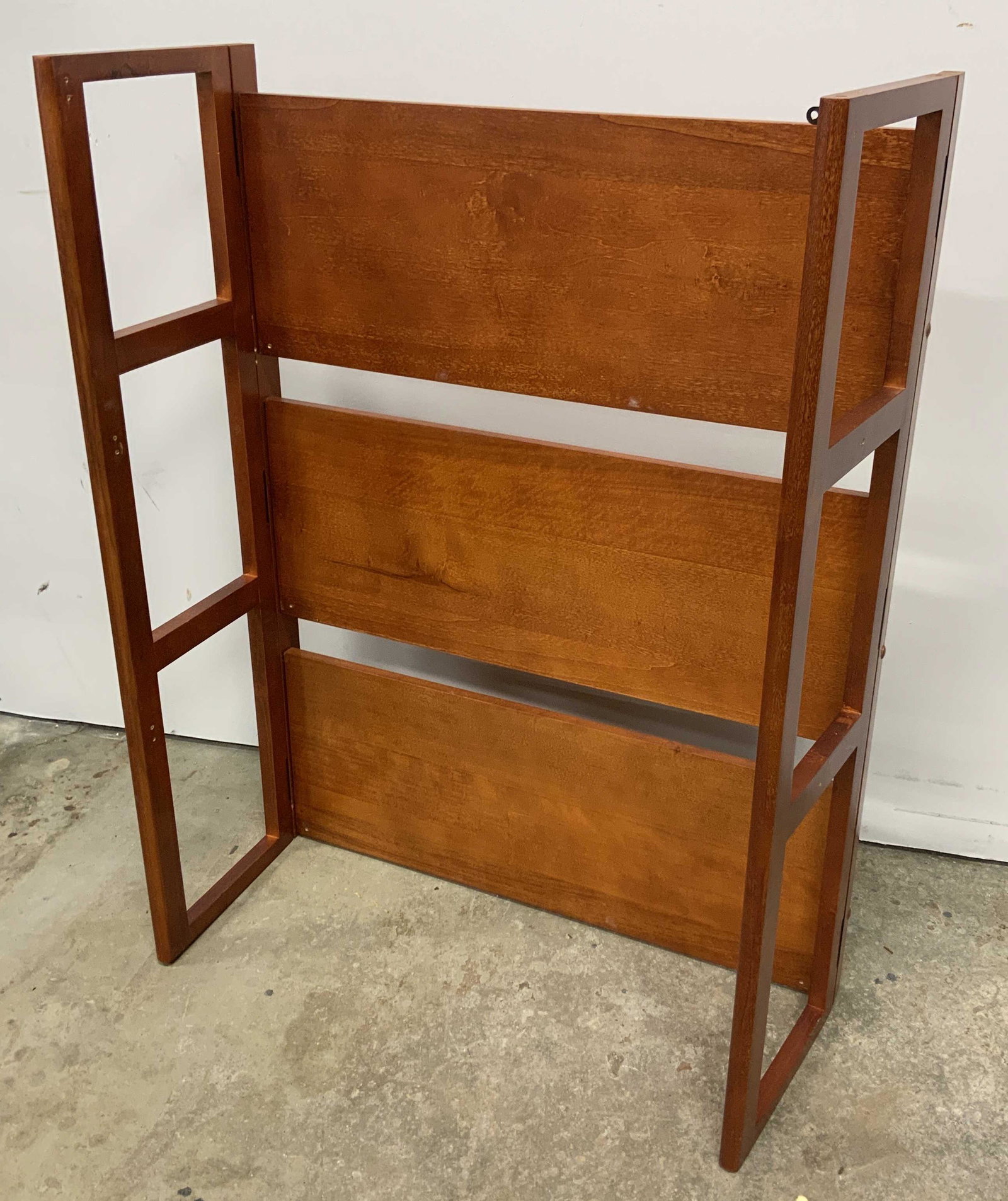 Group Lot 10 Collapsible Wooden Shelves (1 of 6)