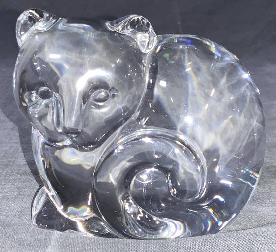 TIFFANY & CO. Crystal Cat Paperweight - Mar 23, 2022 | The Benefit Shop Foundation Inc. in NY TIFFANY & CO. Crystal Cat Paperweight - Mar 23, 2022 | The Benefit Shop Foundation Inc. in NY