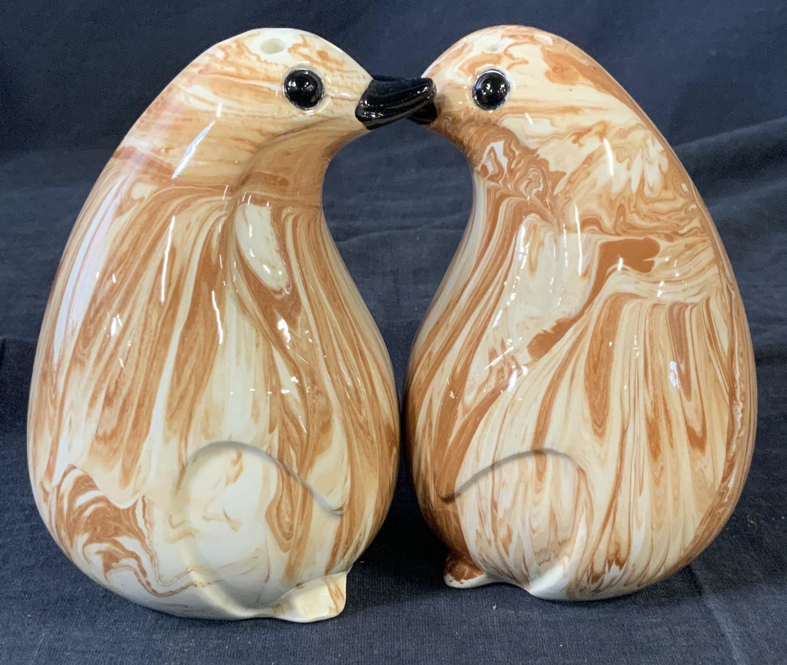 JUNEAU Pr Marble Glazed Ceramic Penguin Shakers (1 of 7)