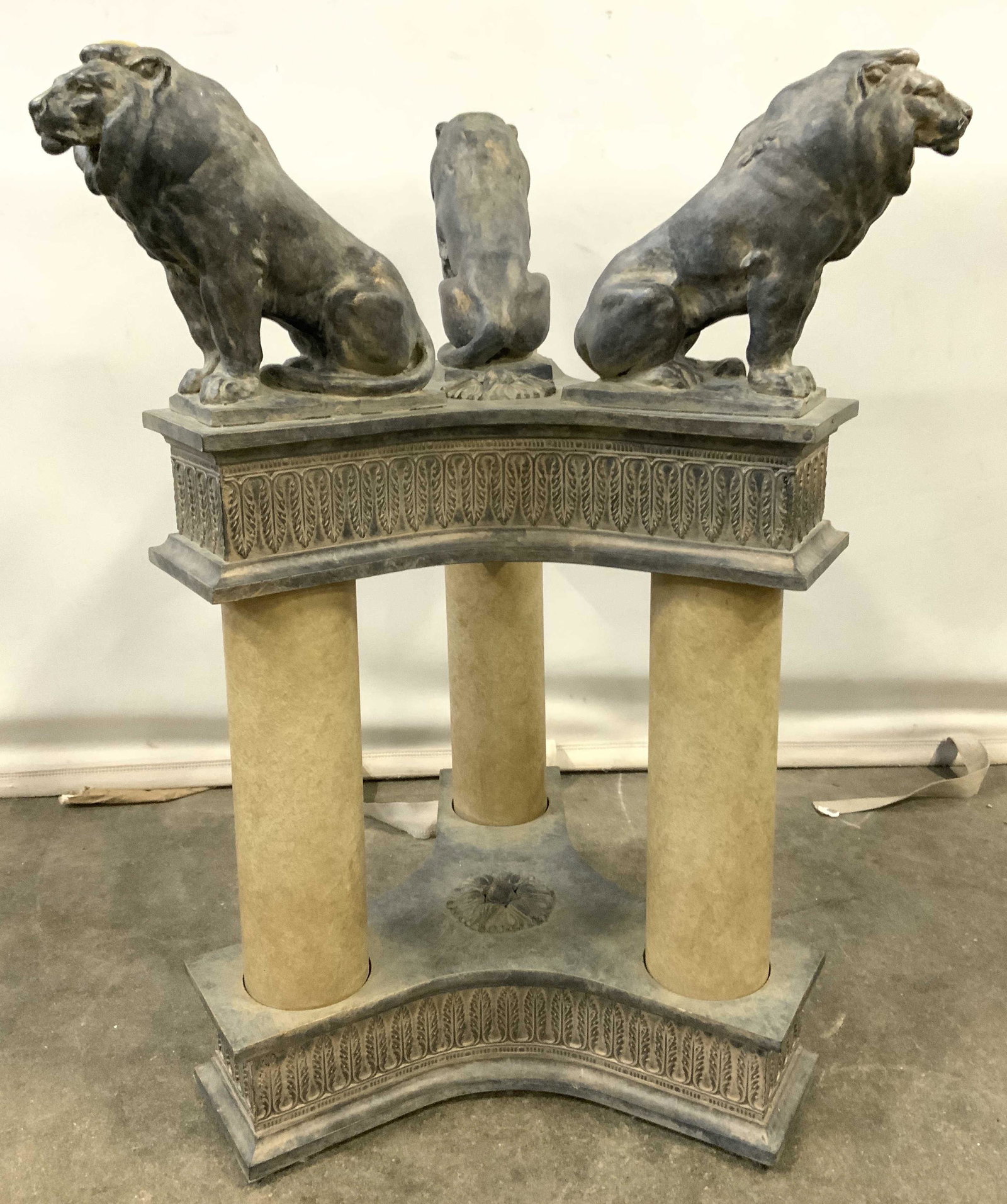 Signed V H SIEFERT Neoclassical Lion Table Base (1 of 11)