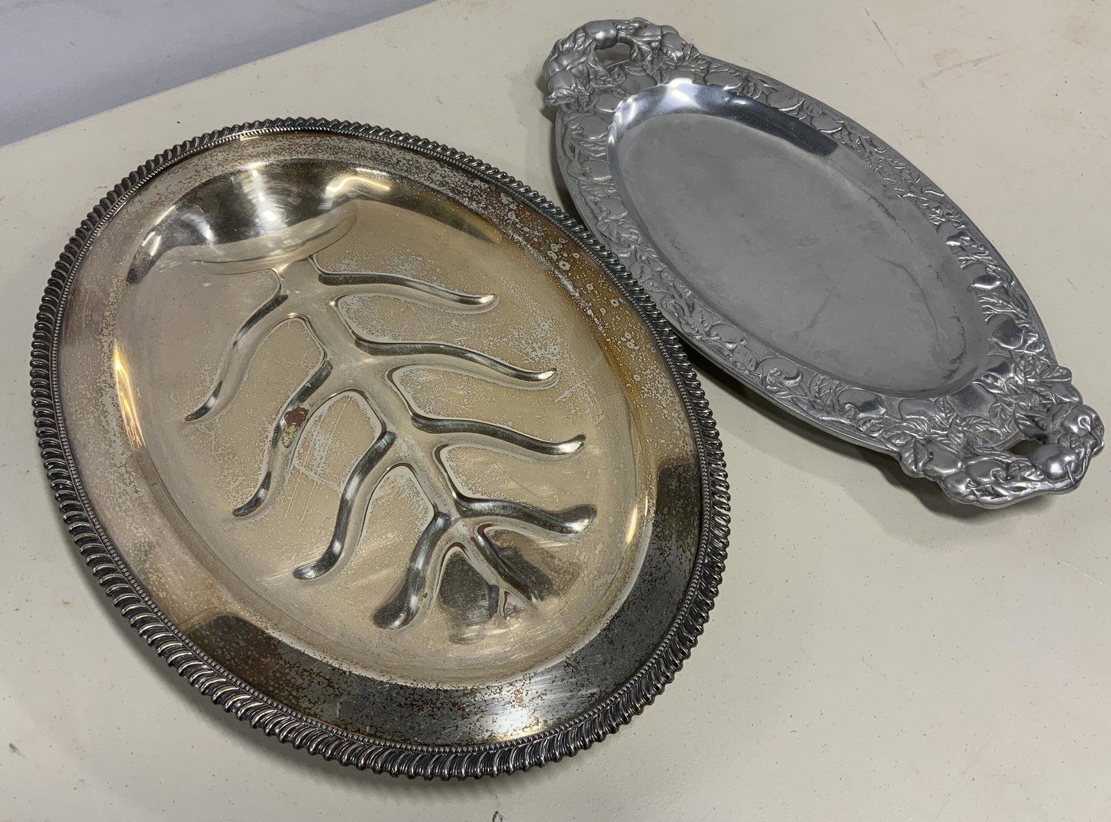 Lot 2 Oval Metal Serving Platters (1 of 8)