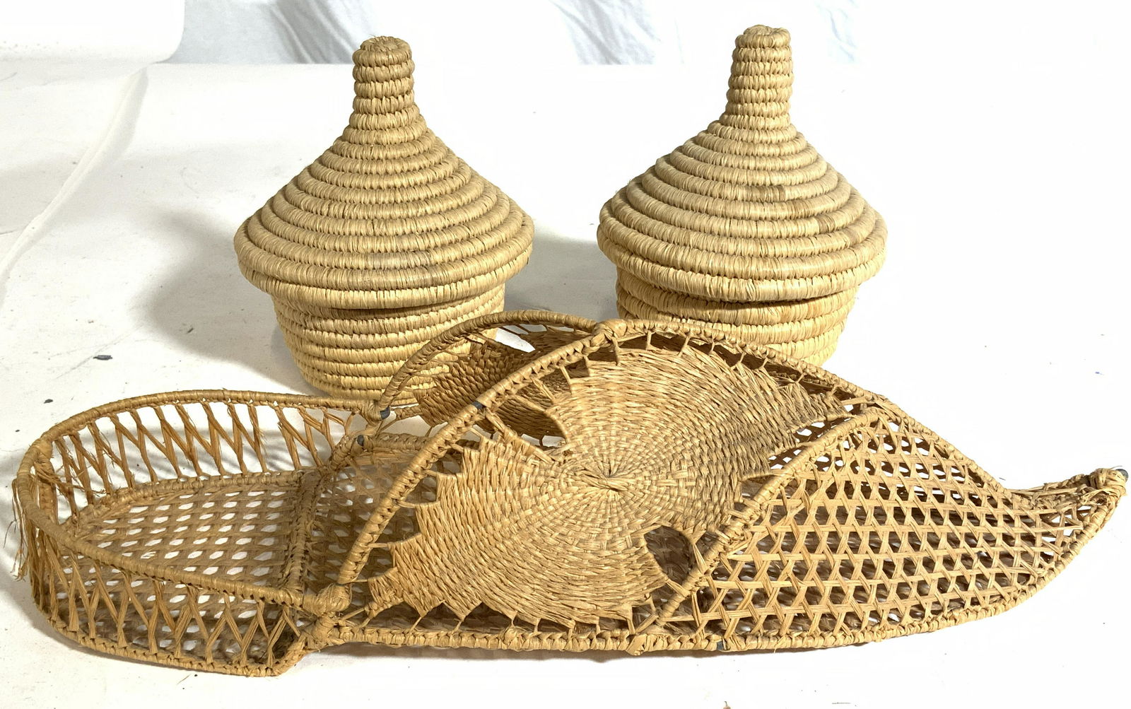Lot 3 Woven Straw Vessels & Women Shoe Figure (1 of 8)