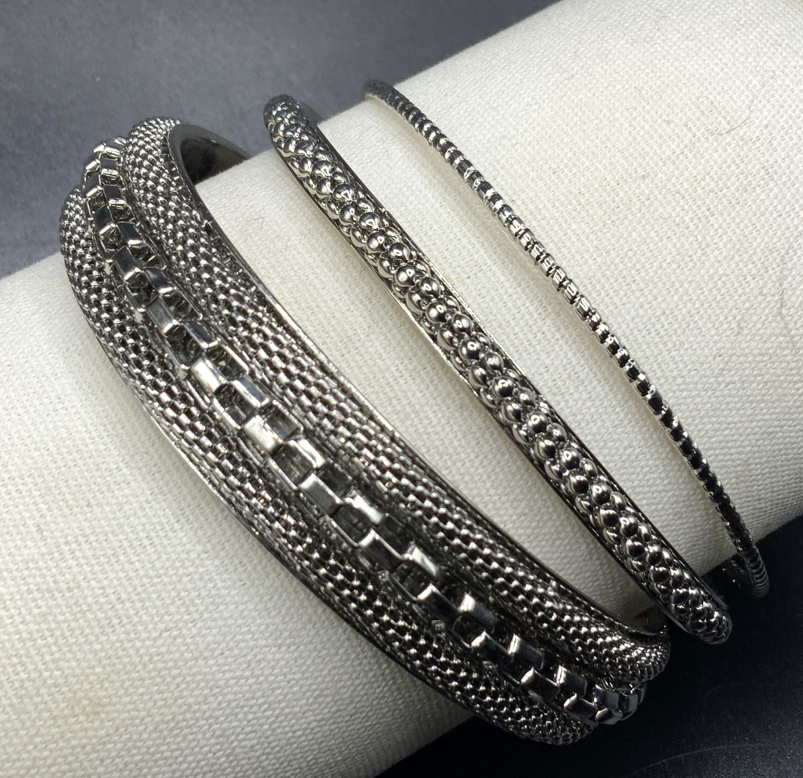 Grp 3 Silver tone round Fashion Bangles (1 of 5)