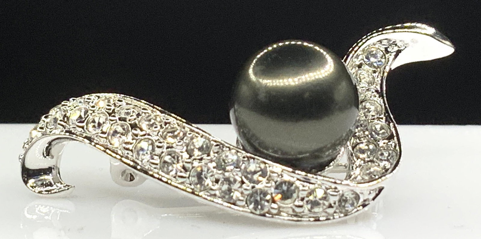 Tahitian Pearl Style and Crystal Brooch (1 of 5)