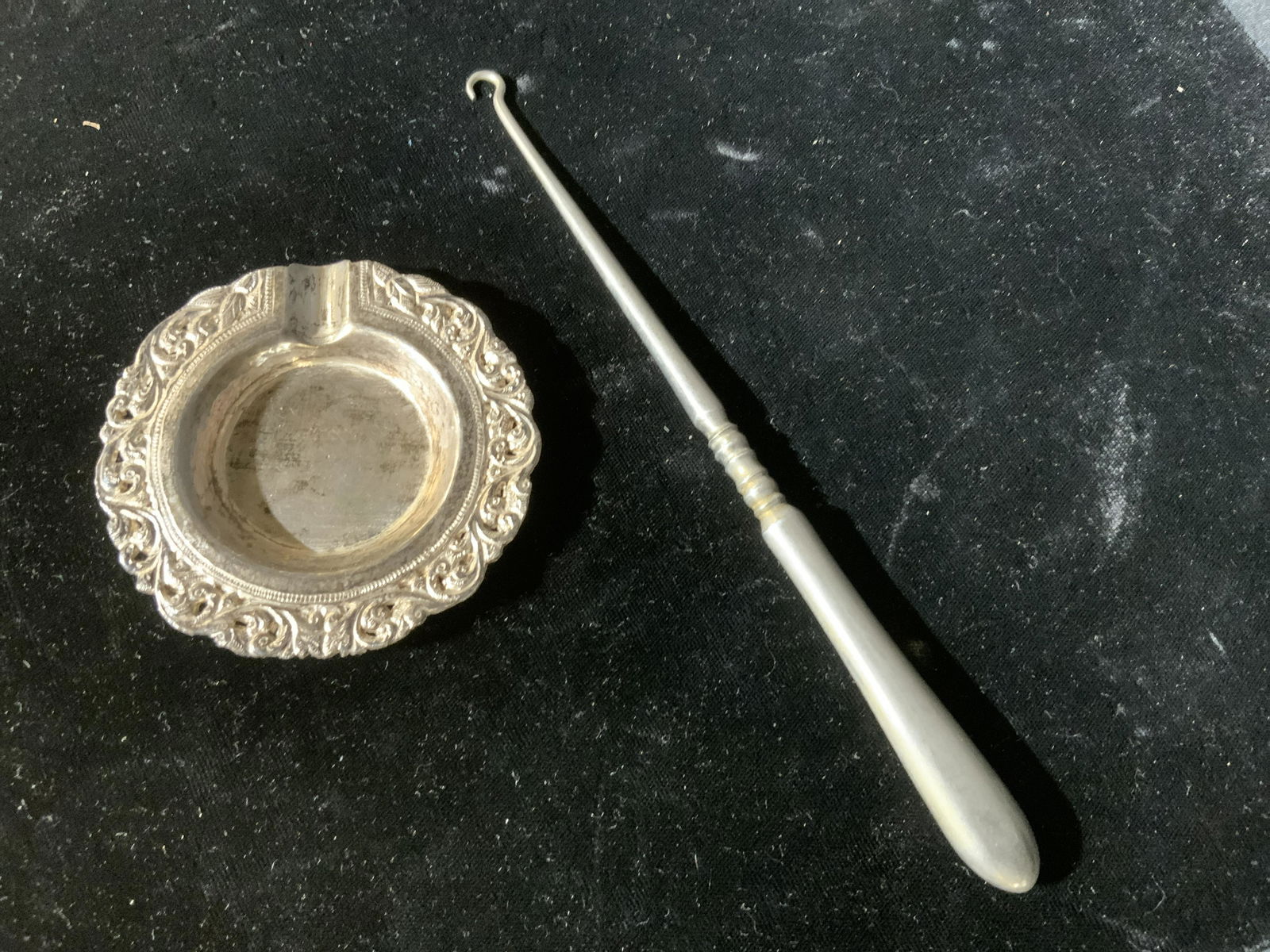 Lot 2 Vintage Dresser Accessories (1 of 5)