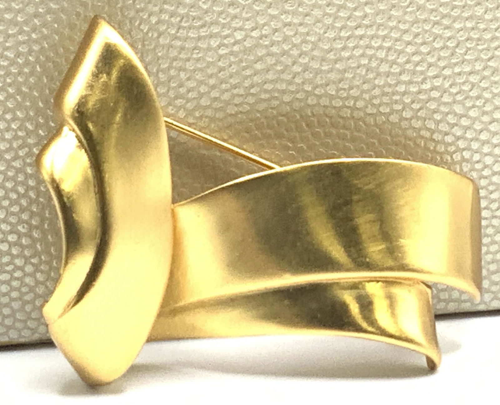 Gold Tone Fashion Brooch (1 of 6)