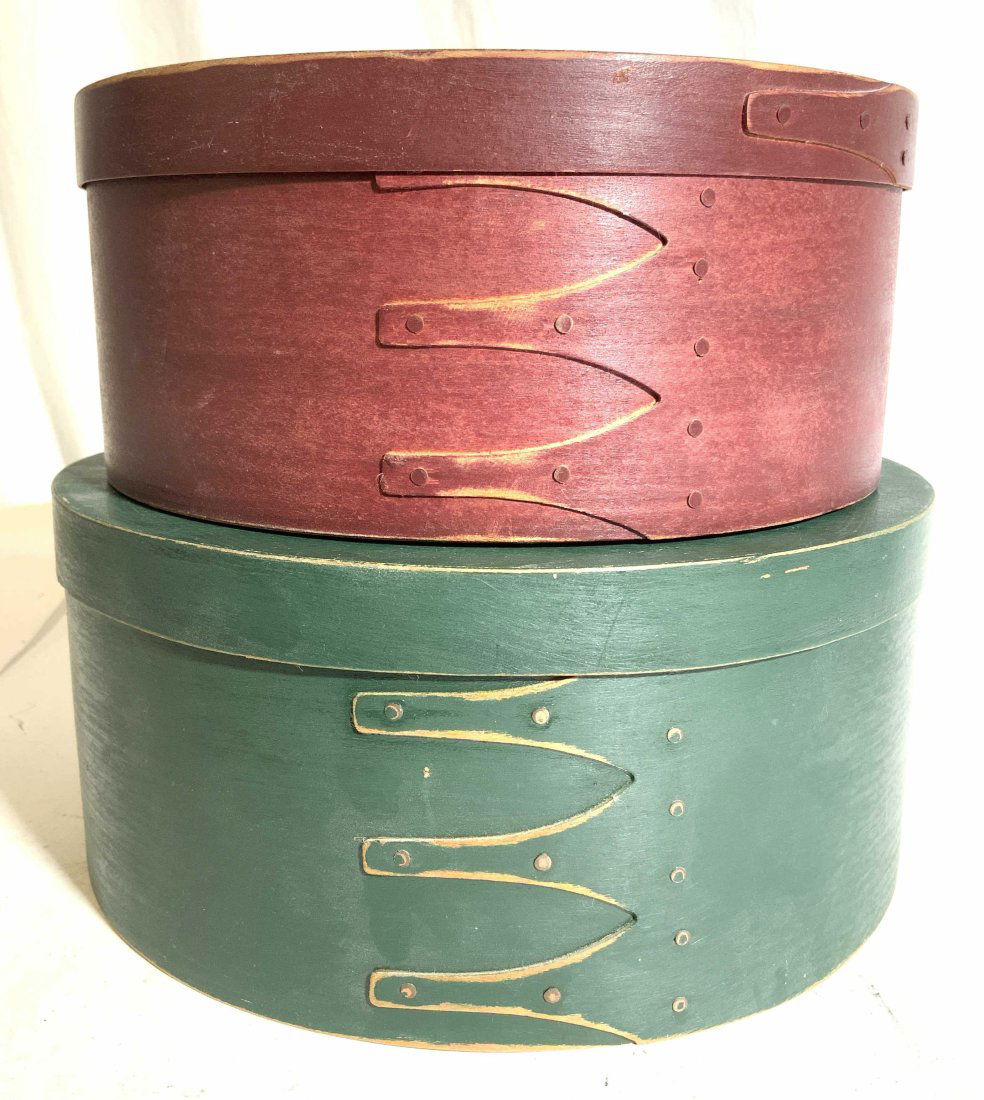 Lot 2 Lidded Circular Shaker Boxes Green & Red (1 of 8)