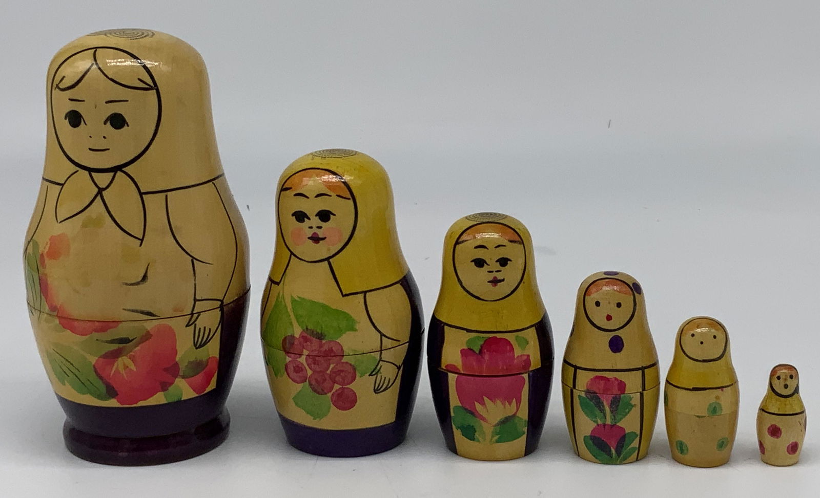 Set of 6 Russian Nesting Dolls (1 of 5)