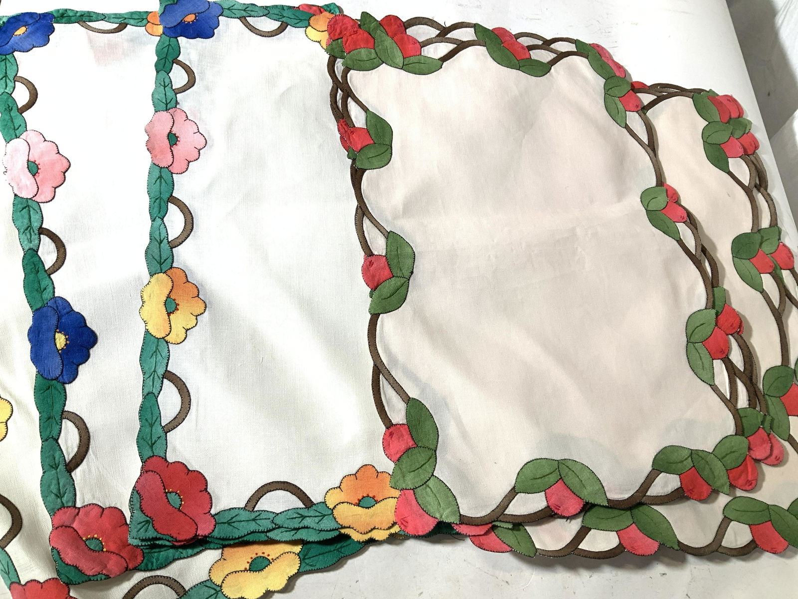 Set 12 Linen Placemats with Applique Flower Border (1 of 5)