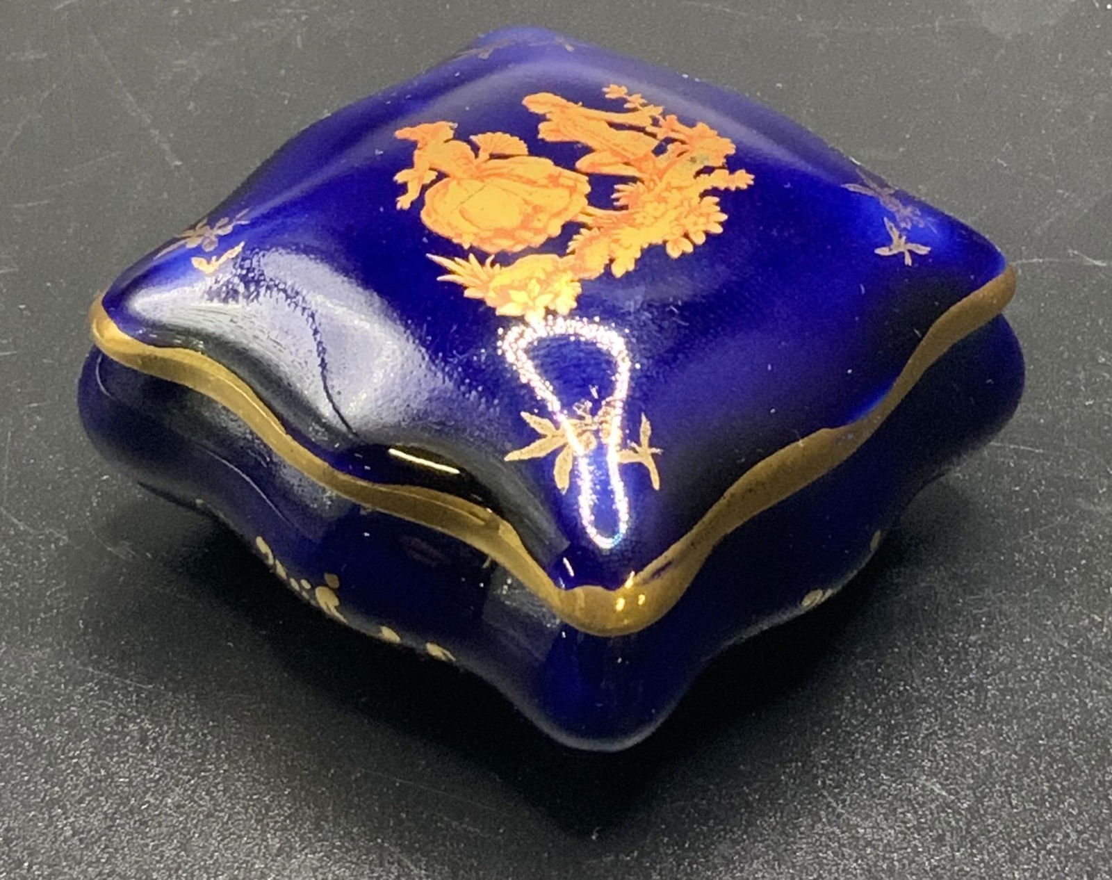 Vintage LIMOGES Lidded Pill Box (1 of 4)