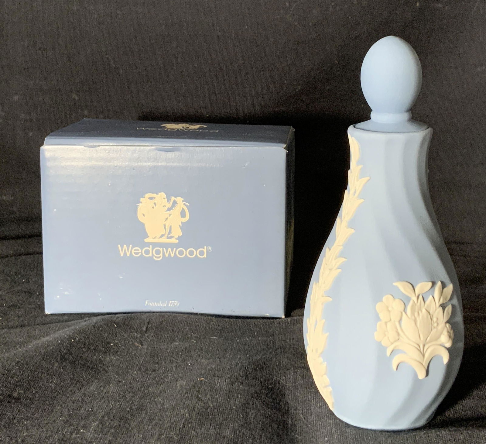 WEDGWOOD Gloria Guggenheim Perfume Bottle (1 of 4)