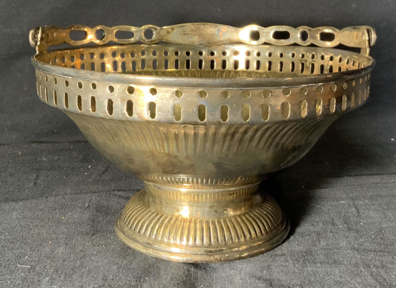 Silver Plated Footed Bowl with Handle (1 of 6)
