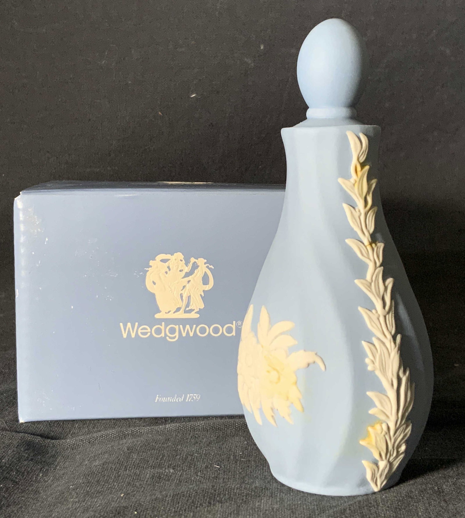 WEDGWOOD Gloria Guggenheim Perfume Bottle (1 of 4)