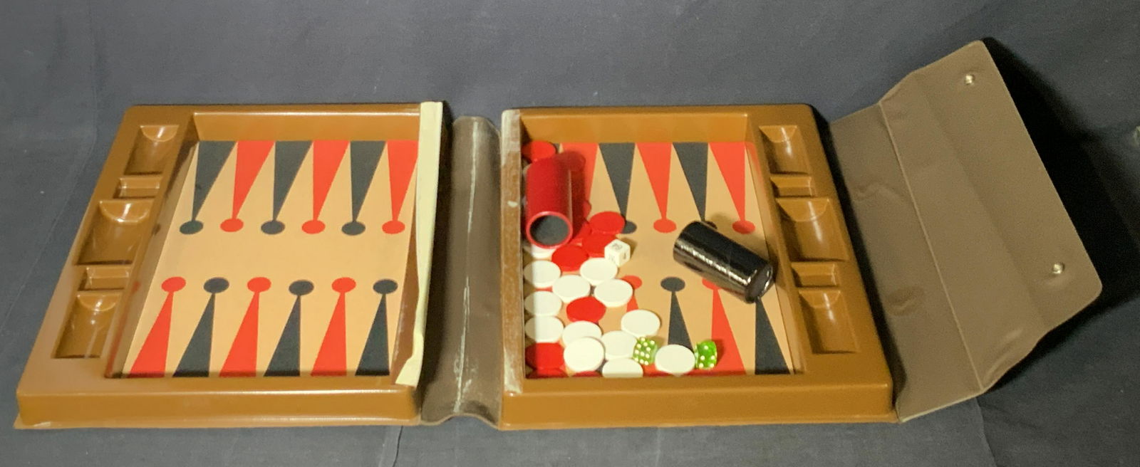 Vintage Travel Backgammon, Tabletop Games (1 of 10)